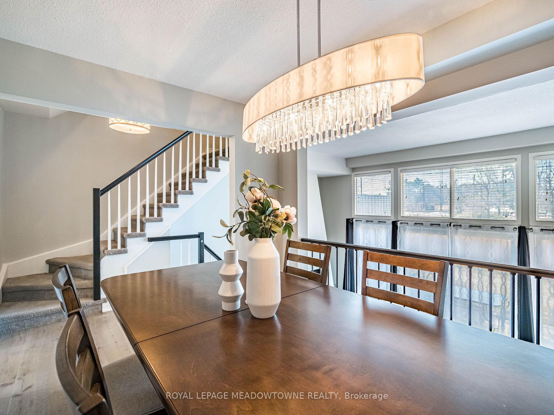 3 Bedrooms Condo at 6780 Formentera, Mississauga For sale