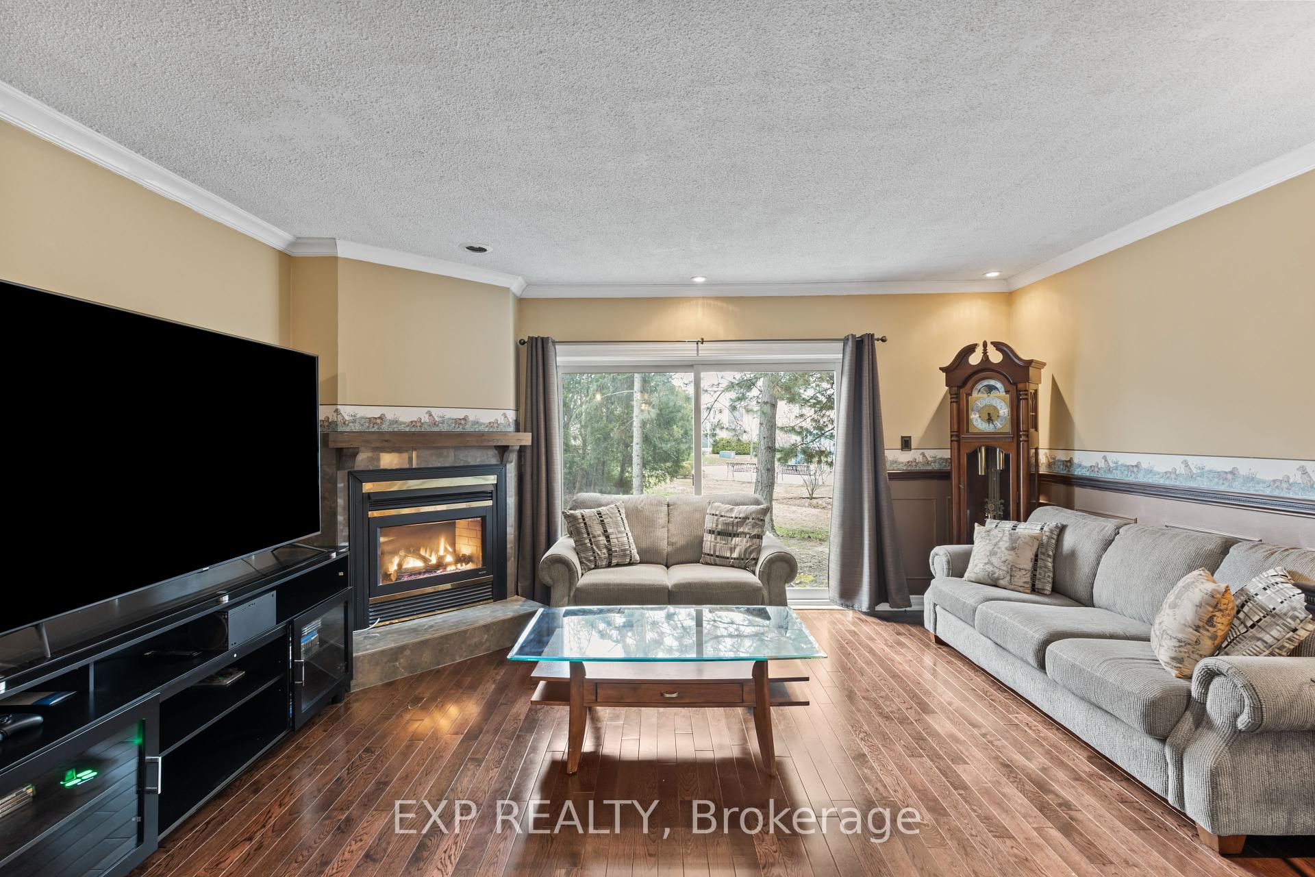 3 Bedrooms Condo at 2205 South Millway,  Mississauga For sale