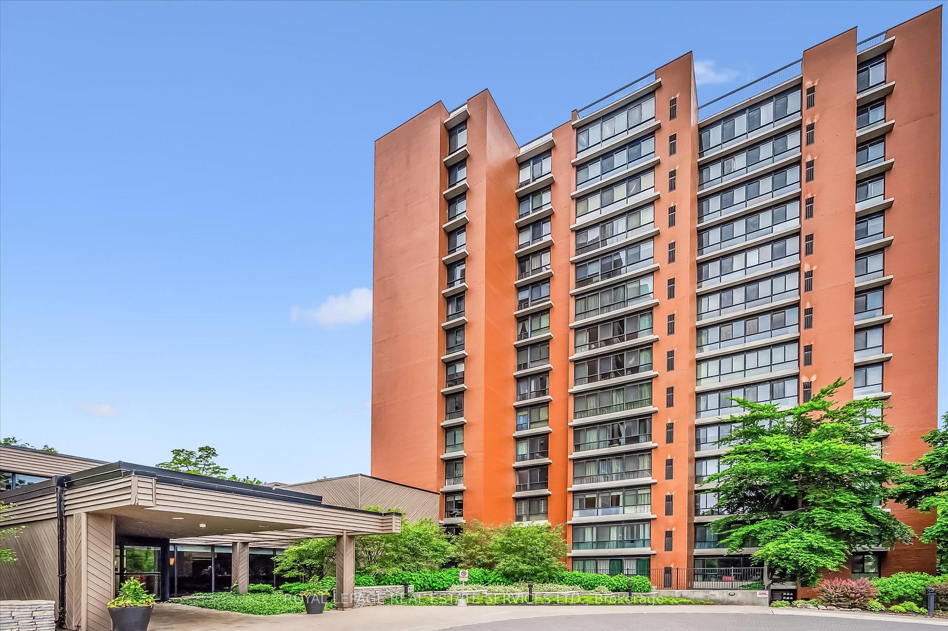 2 Bedrooms Condo at 1400 Dixie, Mississauga For sale