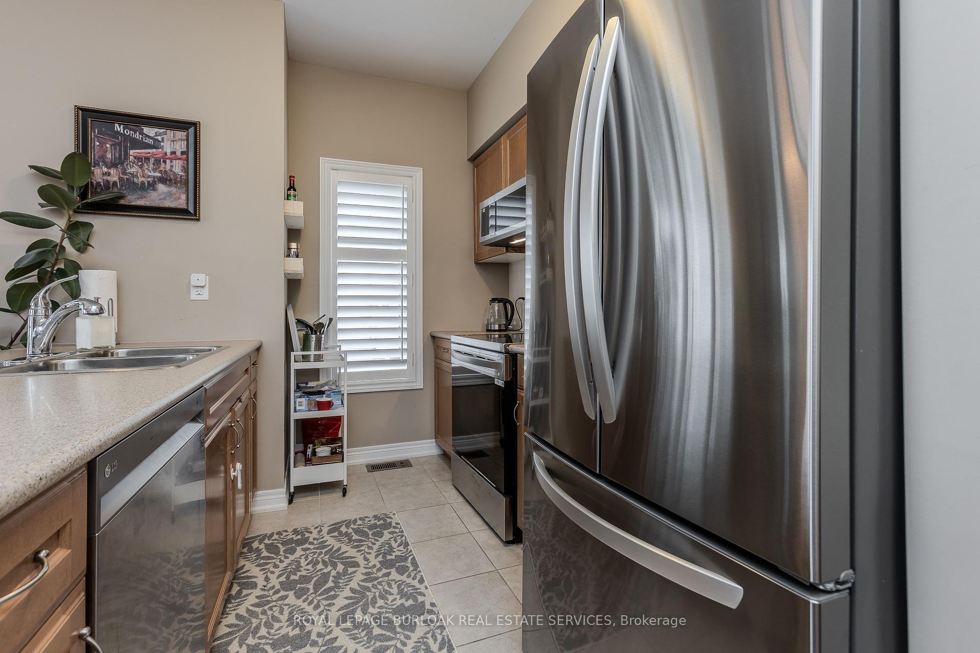3 Bedrooms Condo at 1401 Plains, Burlington For sale