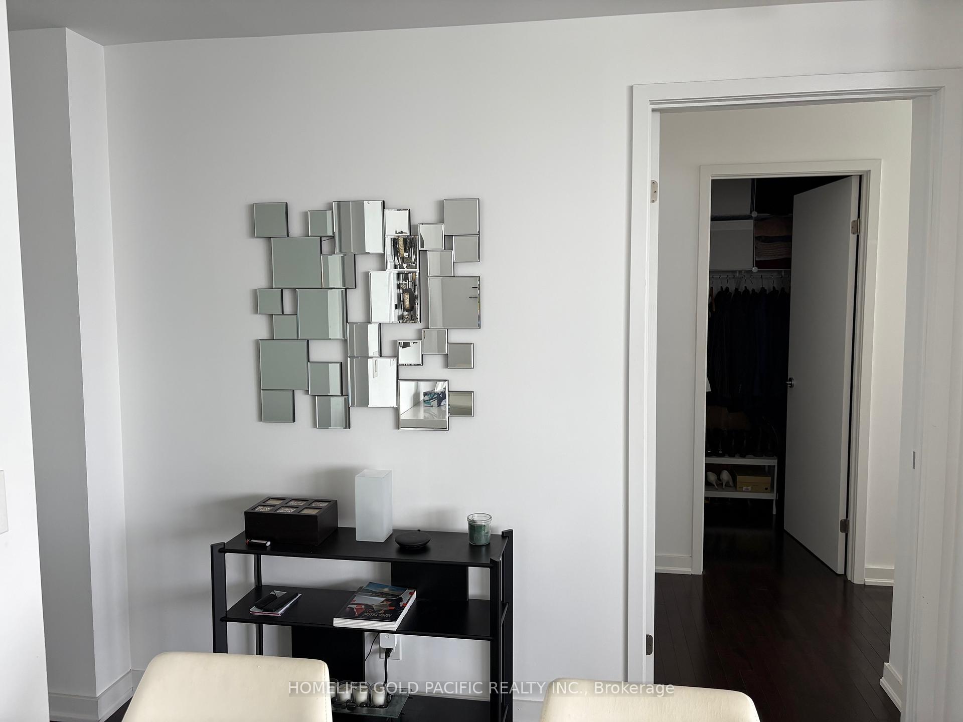 3 Bedrooms Condo at 14 York, Toronto For sale