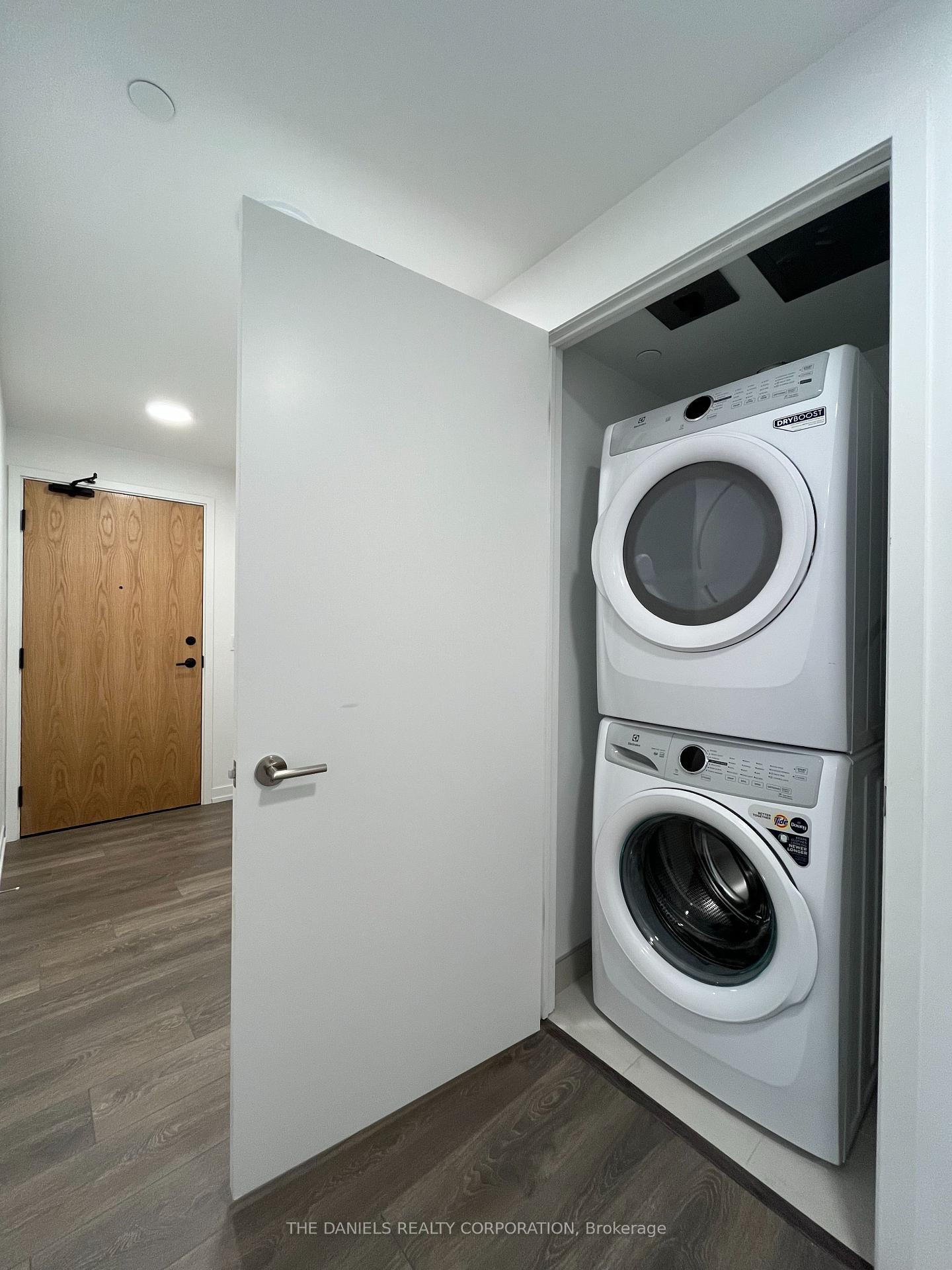 2 Bedrooms Condo at 8 Beverley Glen,  Vaughan For sale