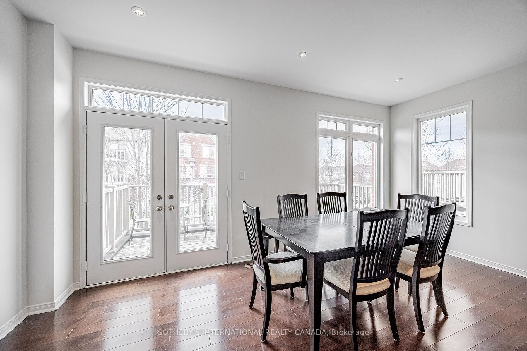 4 Bedrooms Condo at 5700 Tosca, Mississauga For sale