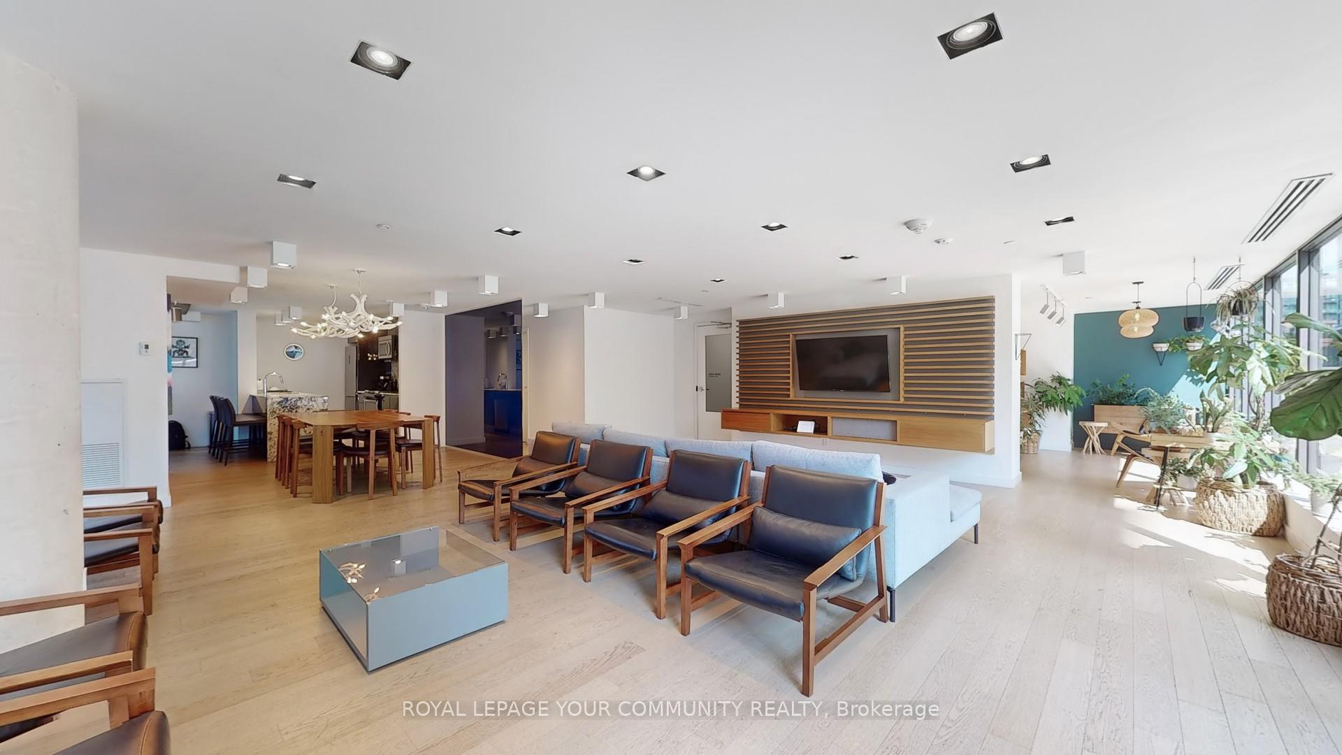2 Bedrooms Condo at 111 Bathurst, Toronto For sale