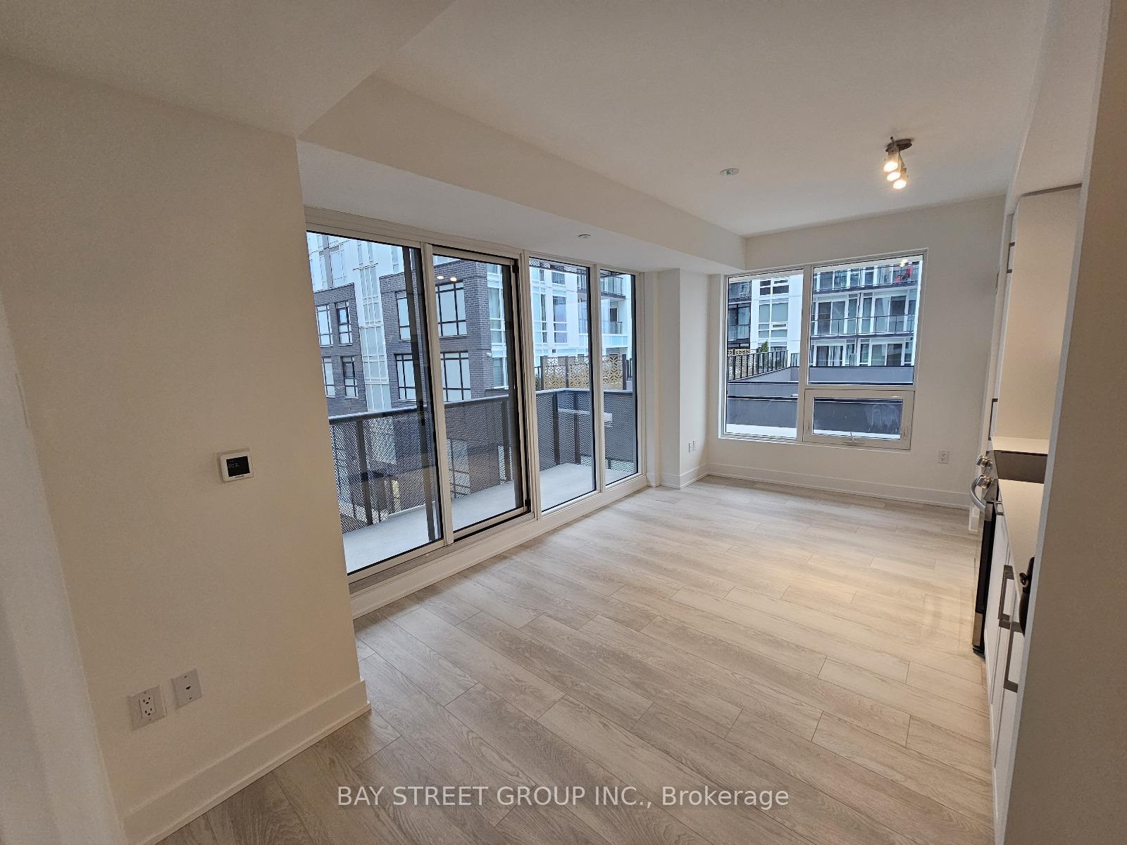 2 Bedrooms Condo at 2450 Old Bronte, Oakville For sale