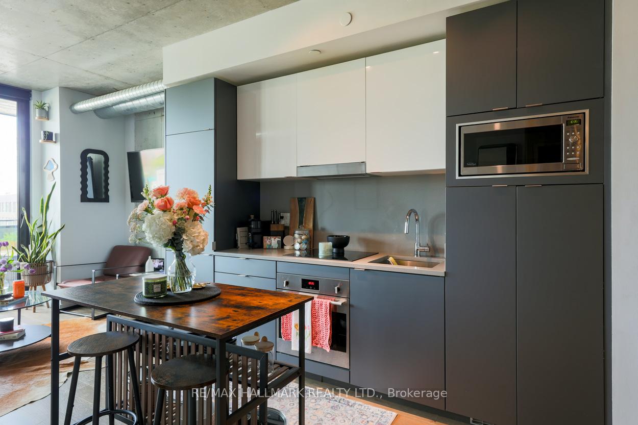 2 Bedrooms Condo at 21 Lawren Harris, Toronto For sale