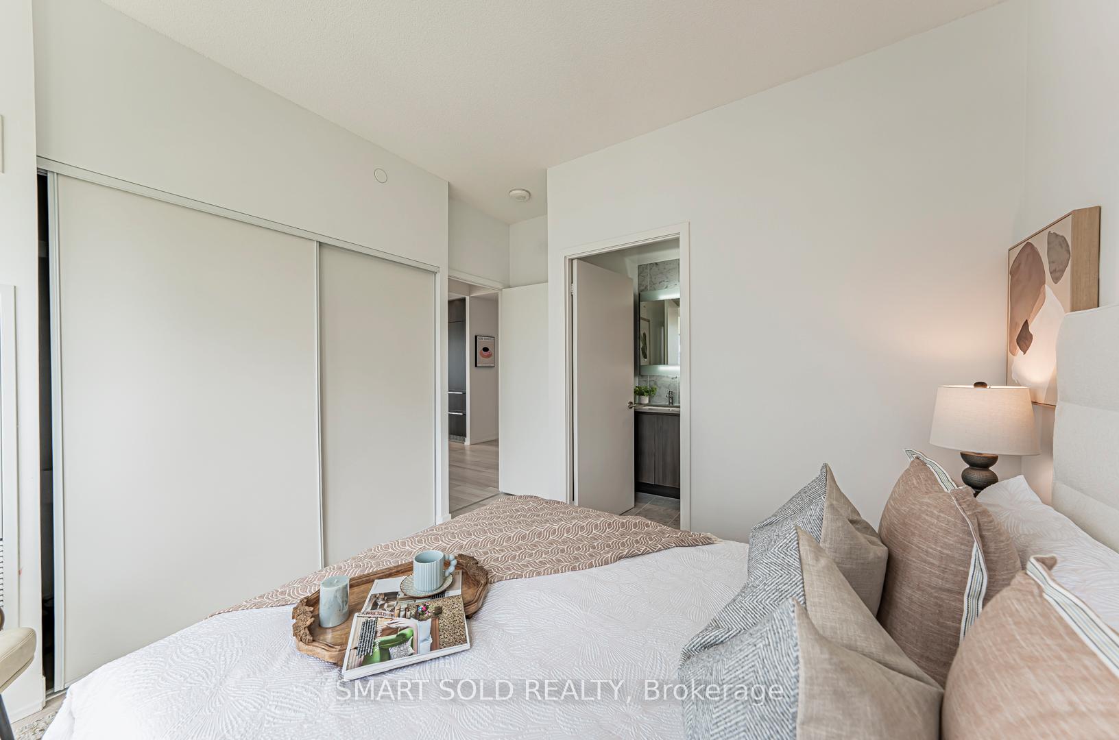 2 Bedrooms Condo at 117 Mcmahon, Toronto For sale
