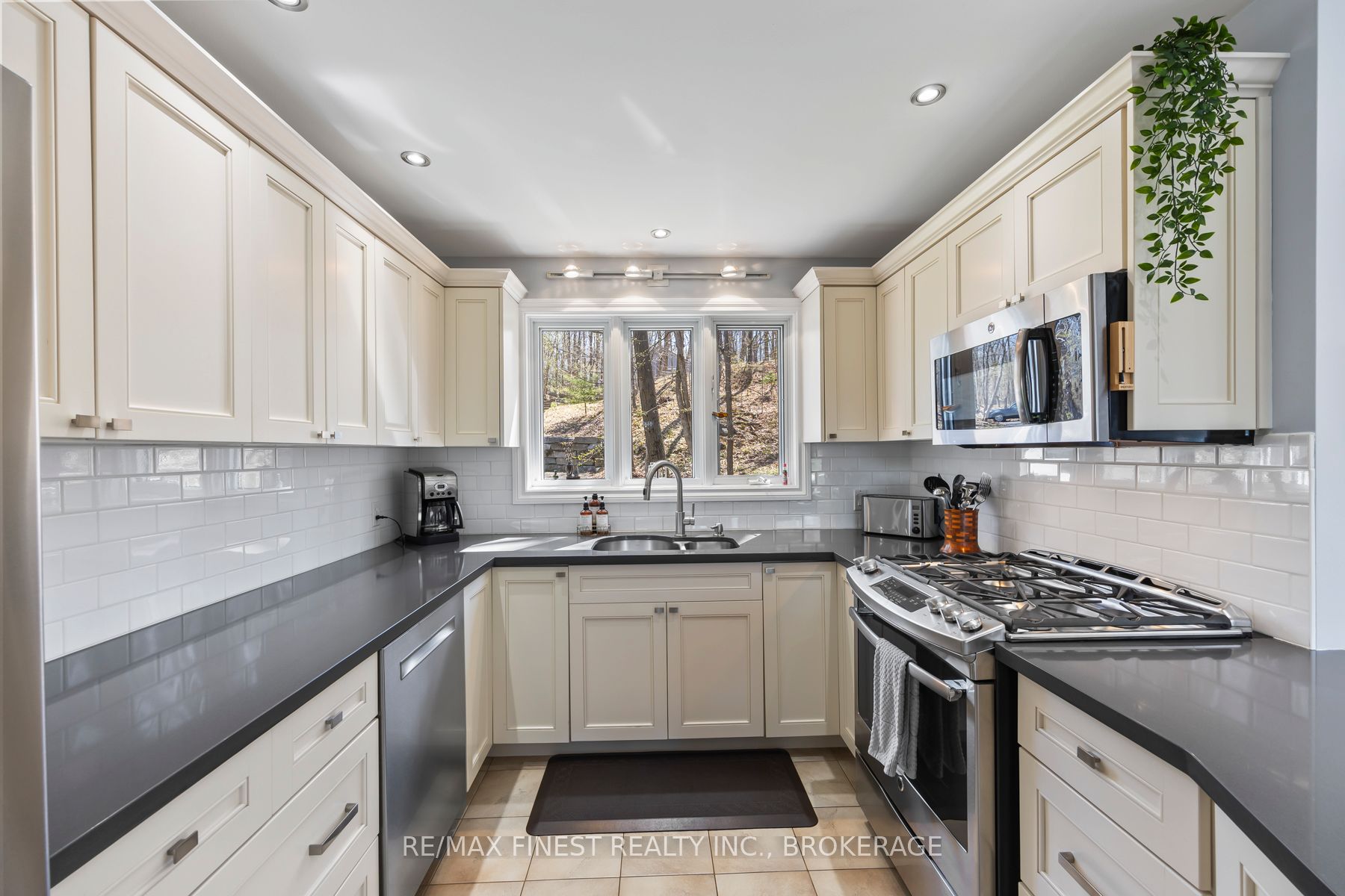 1150 Deer Park Lane