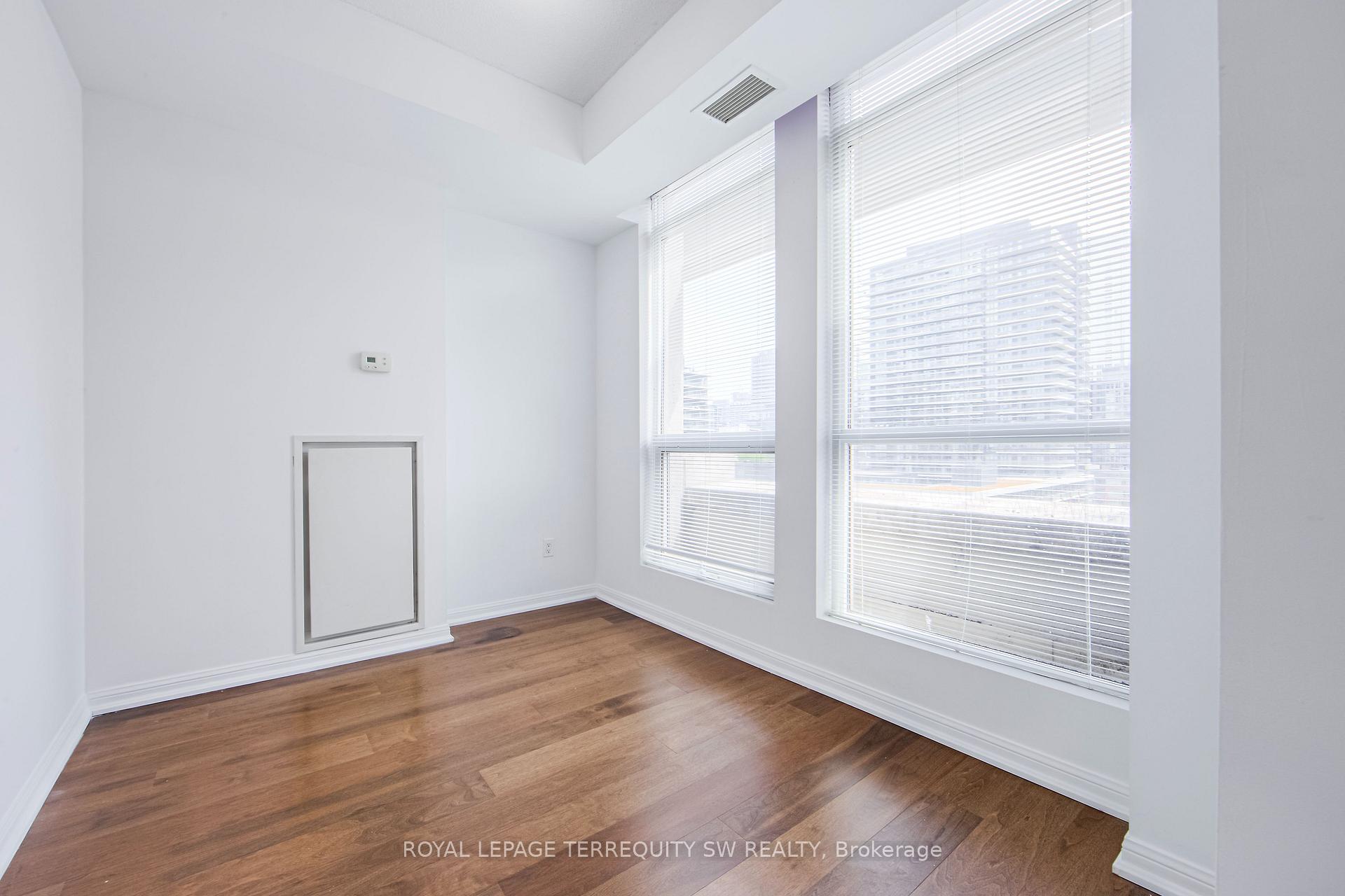 3 Bedrooms Condo at 628 Fleet, Toronto For sale