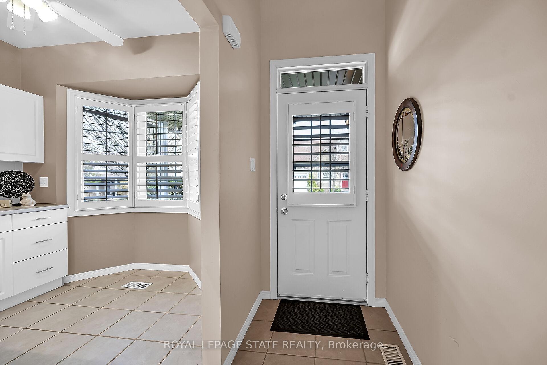 3 Bedrooms Condo at 212 Stonehenge,  Hamilton For sale