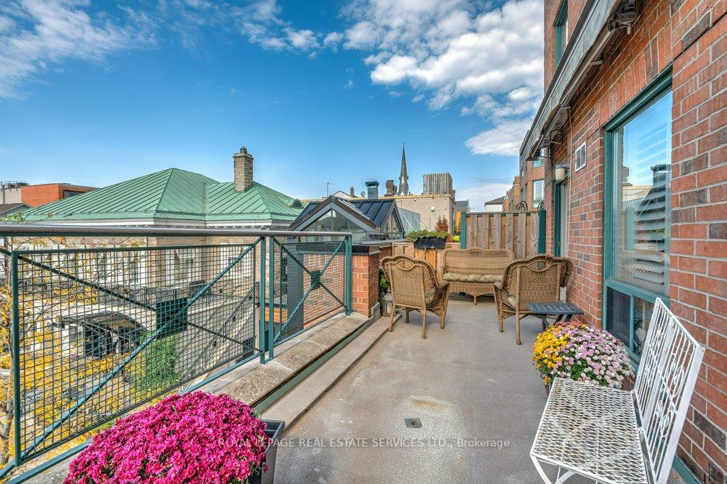 2 Bedrooms Condo at 221 Robinson,  Oakville For sale
