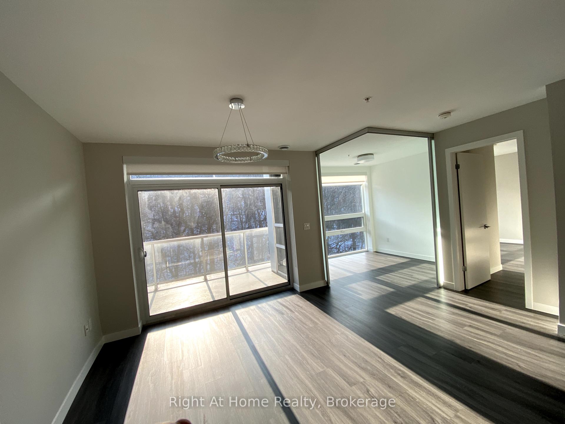 2 Bedrooms Condo at 455 Charlton, Hamilton For sale