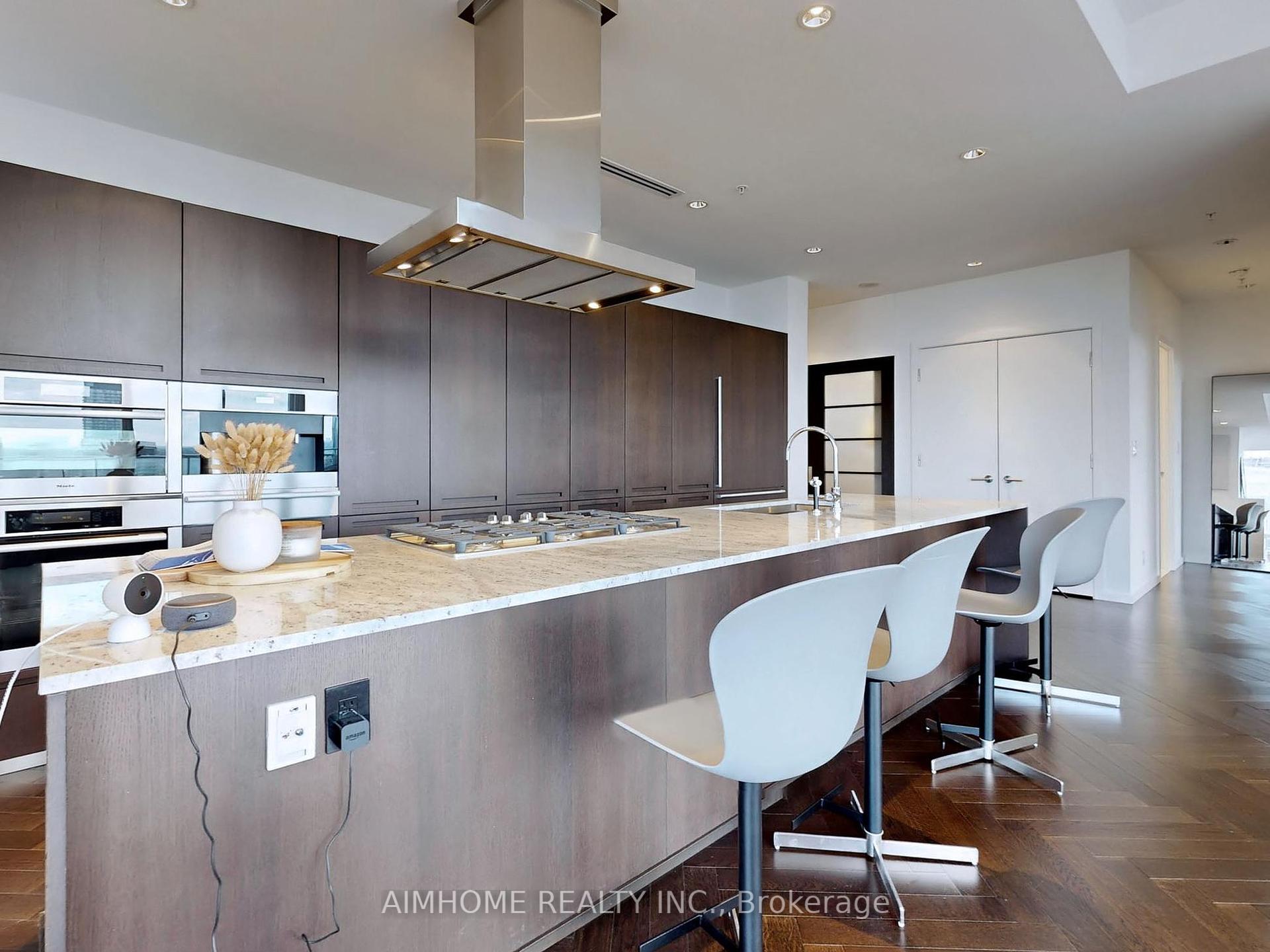 3 Bedrooms Condo at 180 University, Toronto For sale