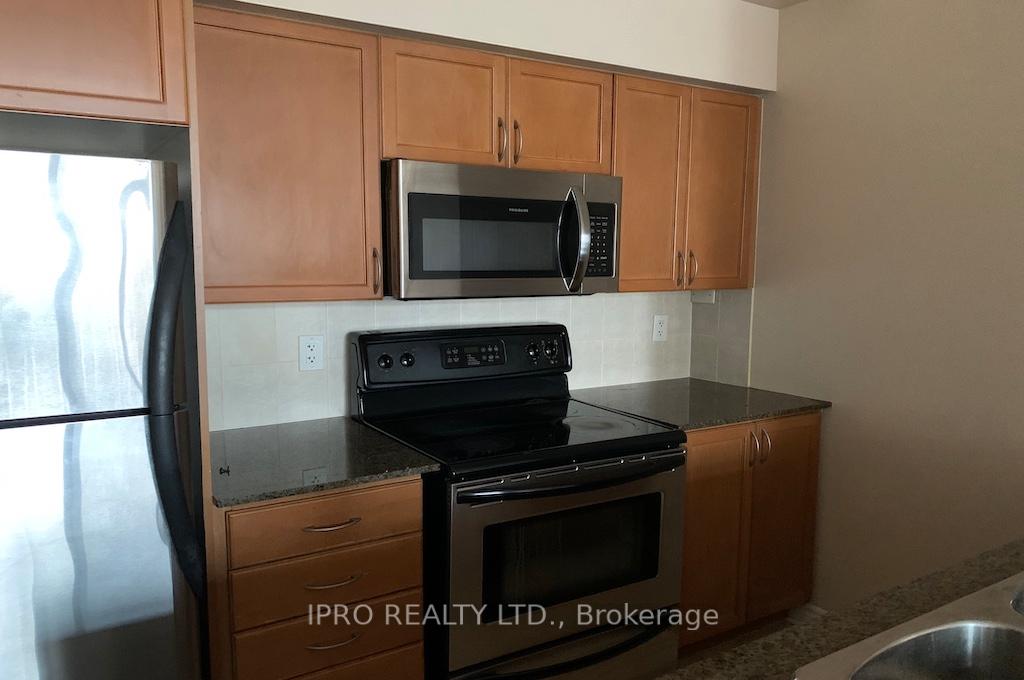 3 Bedrooms Condo at 388 Prince of Wales, Mississauga For sale