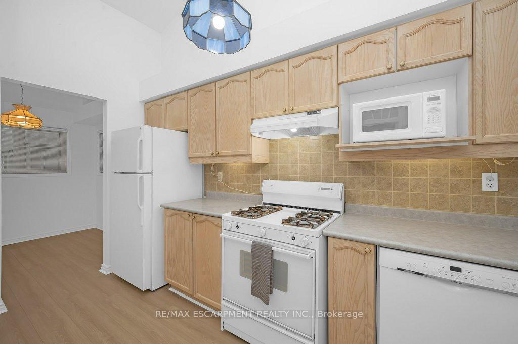 3 Bedrooms Condo at 101 Bristol, Mississauga For sale