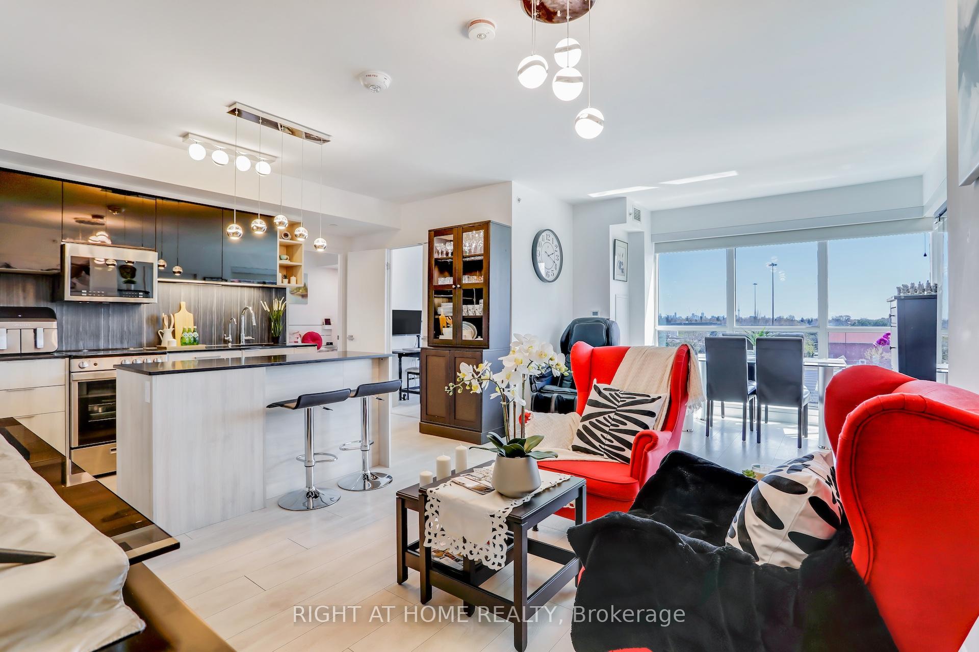4 Bedrooms Condo at 31 Tippett, Toronto For sale