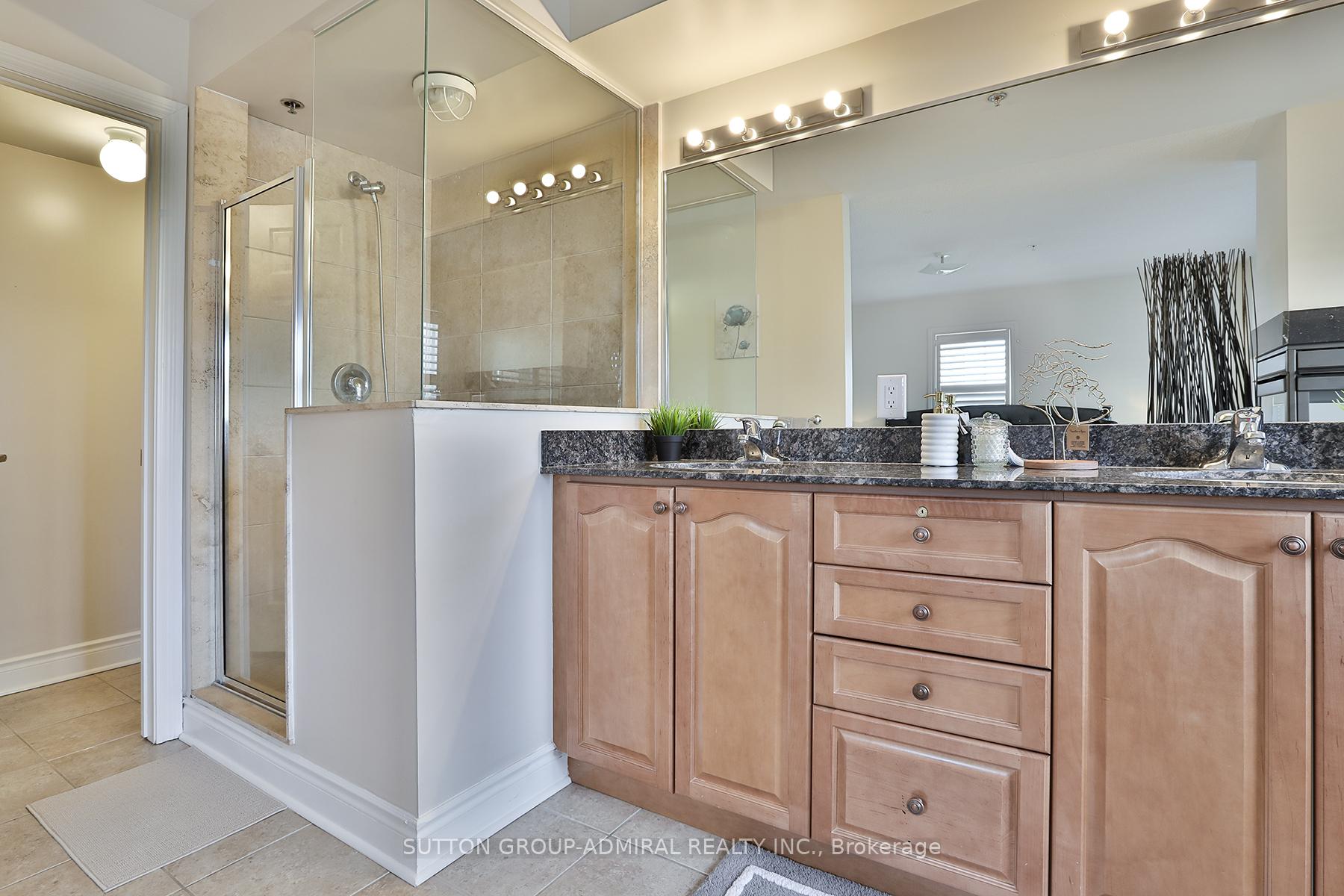3 Bedrooms Condo at 8 Brighton, Vaughan For sale