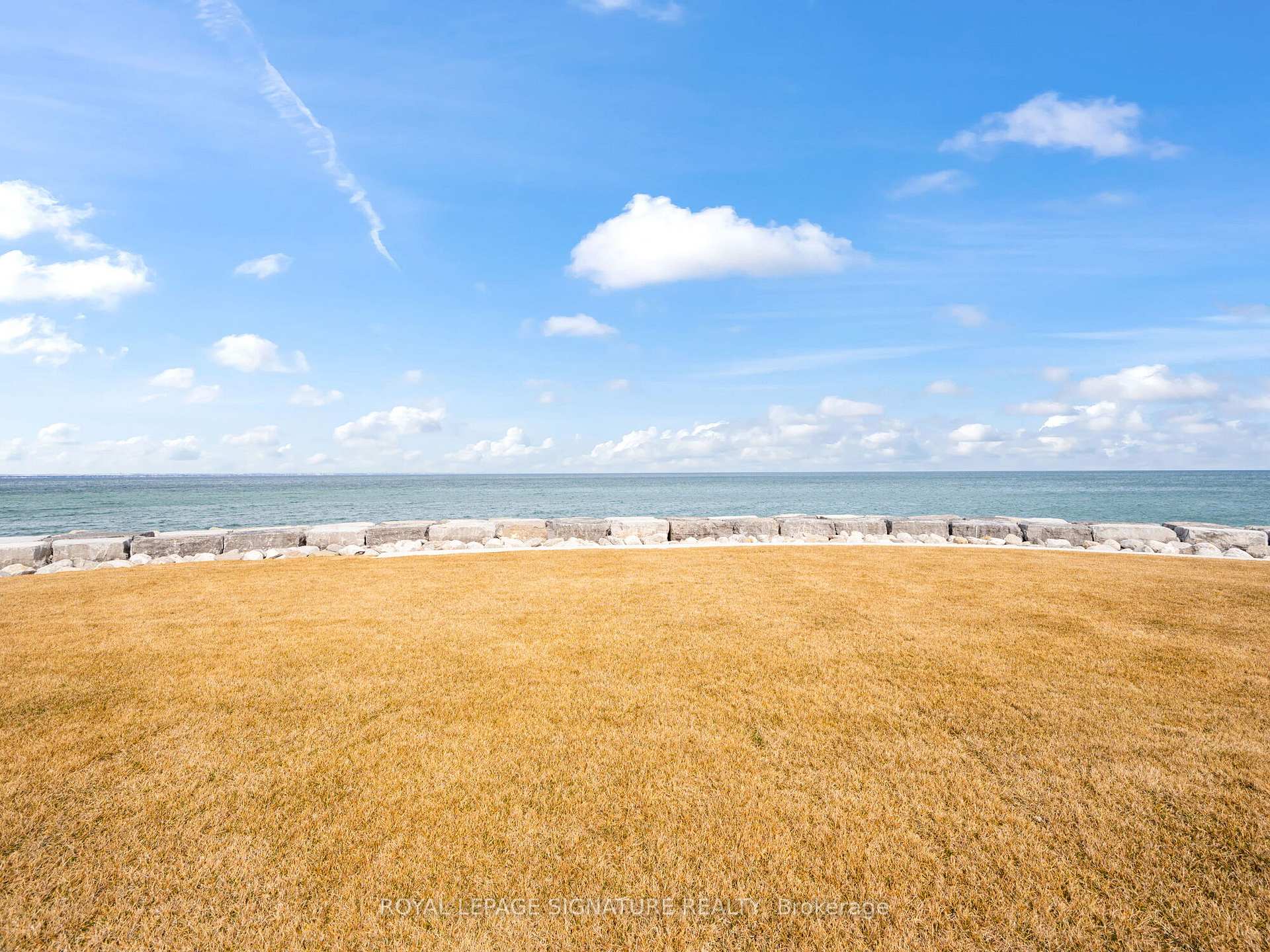 3 Bedrooms Condo at 484 Millen,  Hamilton For sale