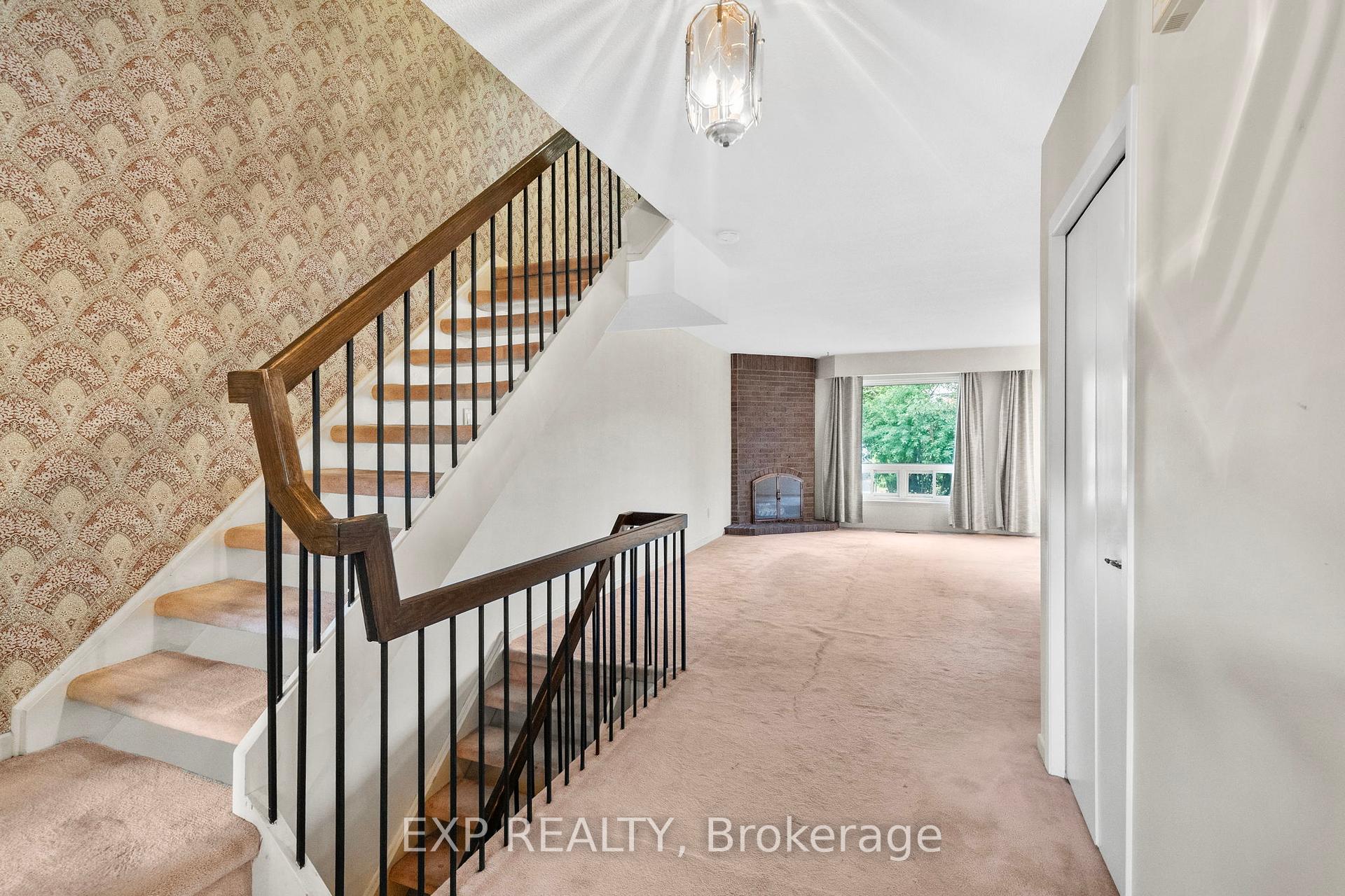 3 Bedrooms Condo at 108 Flaming Rose, Toronto For sale