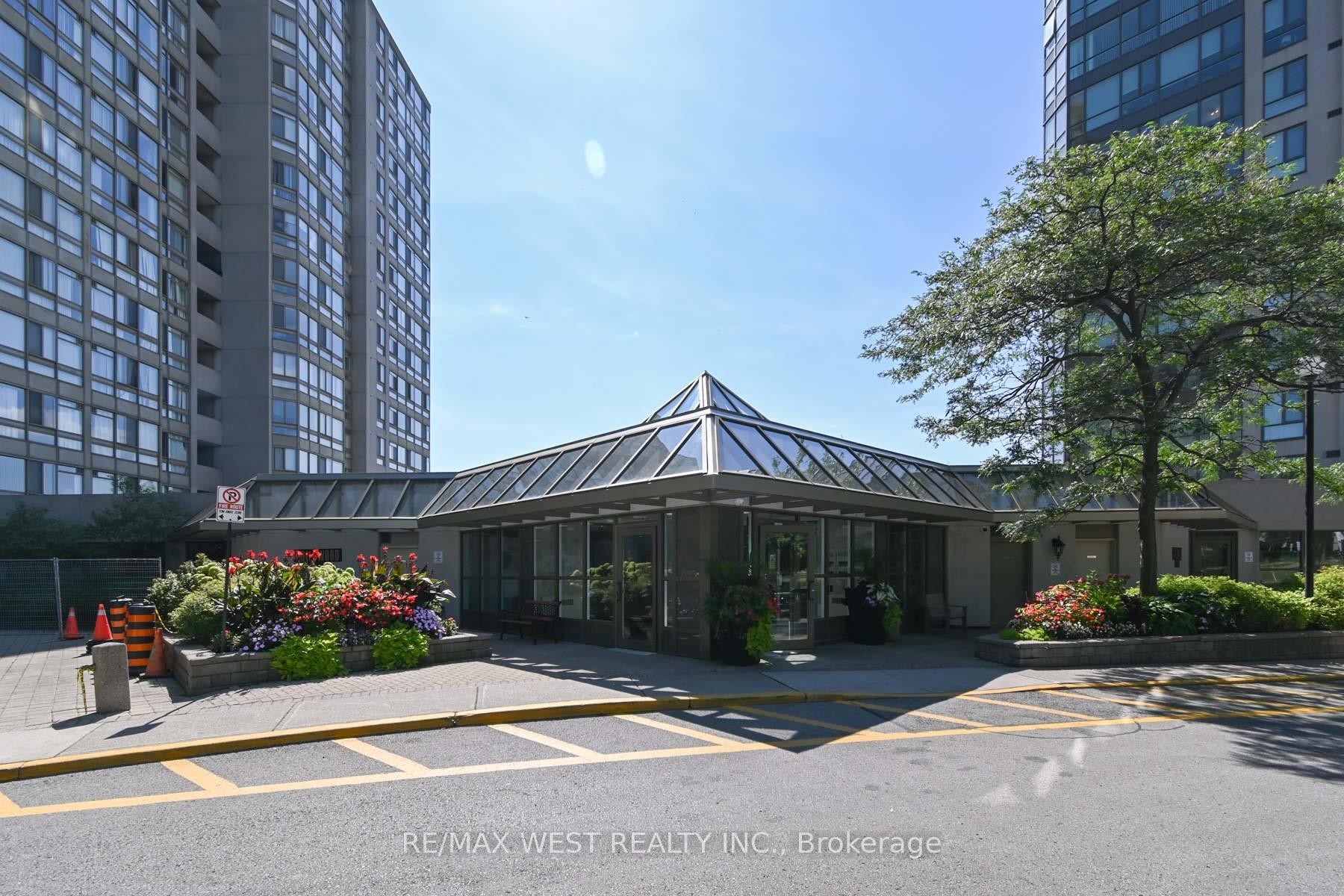 2 Bedrooms Condo at 3233 Eglinton,  Toronto For sale