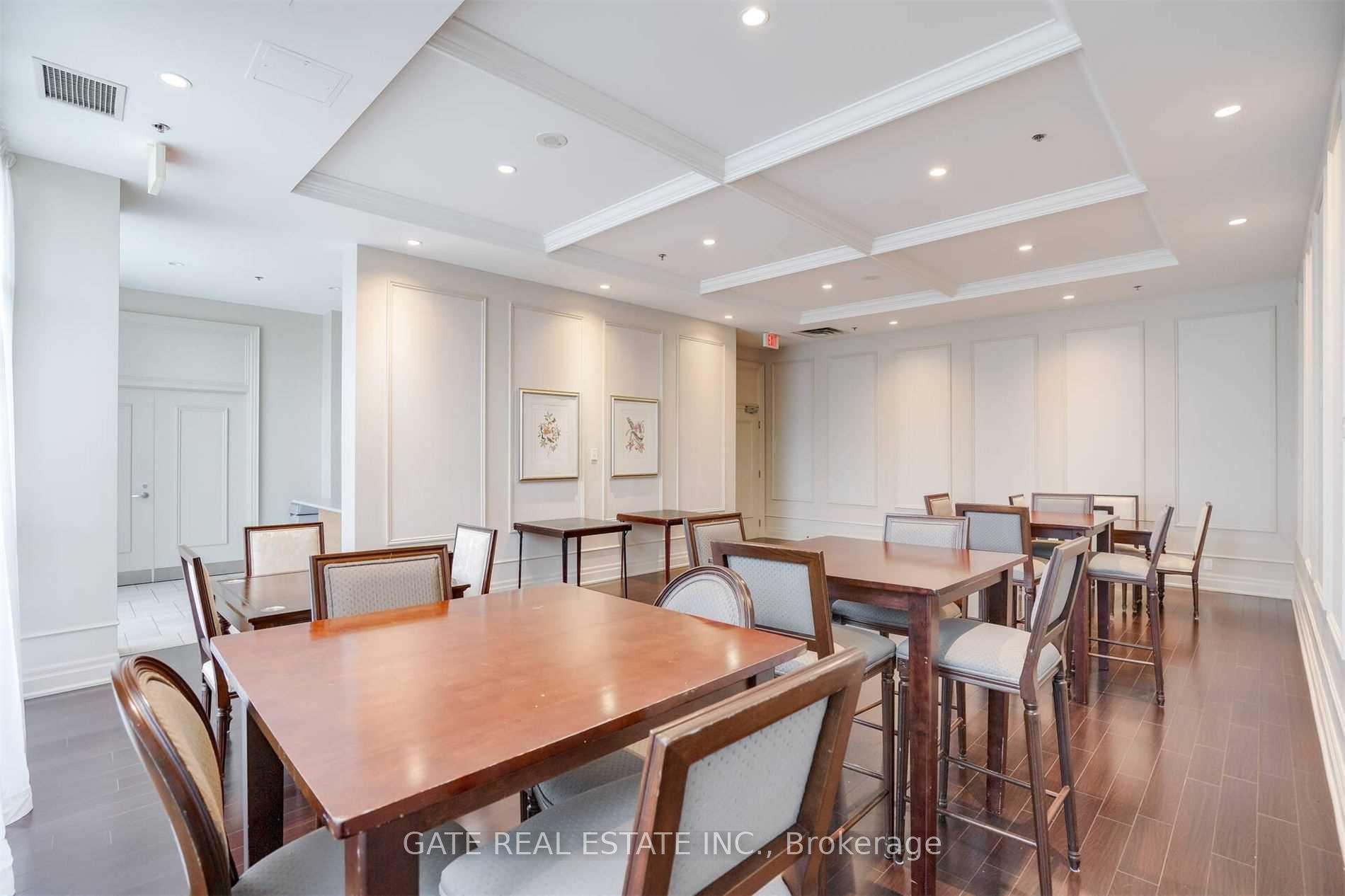 2 Bedrooms Condo at 38 Fontenay, Toronto For sale