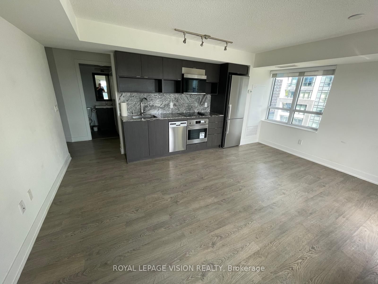 9 Mabelle Avenue, #722