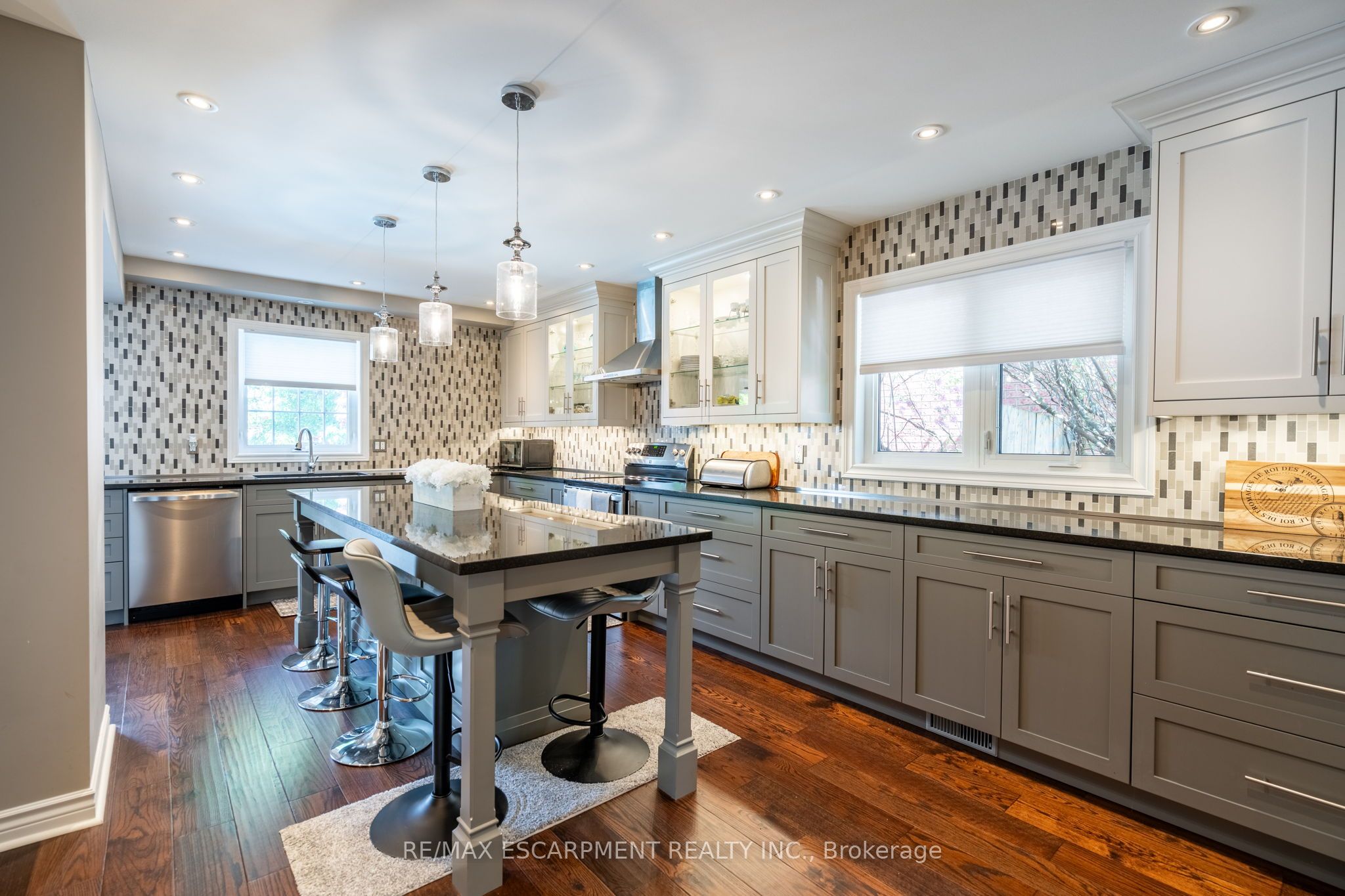 2431 Baxter Crescent