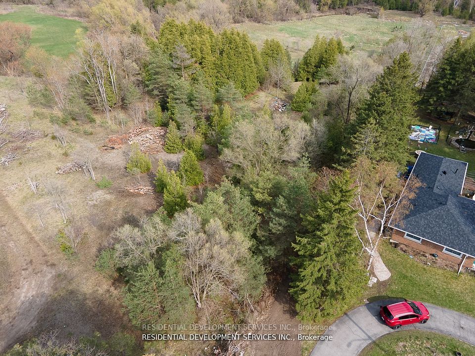 23 Selleck Lane, Oshawa, ON L1G 3Y2
