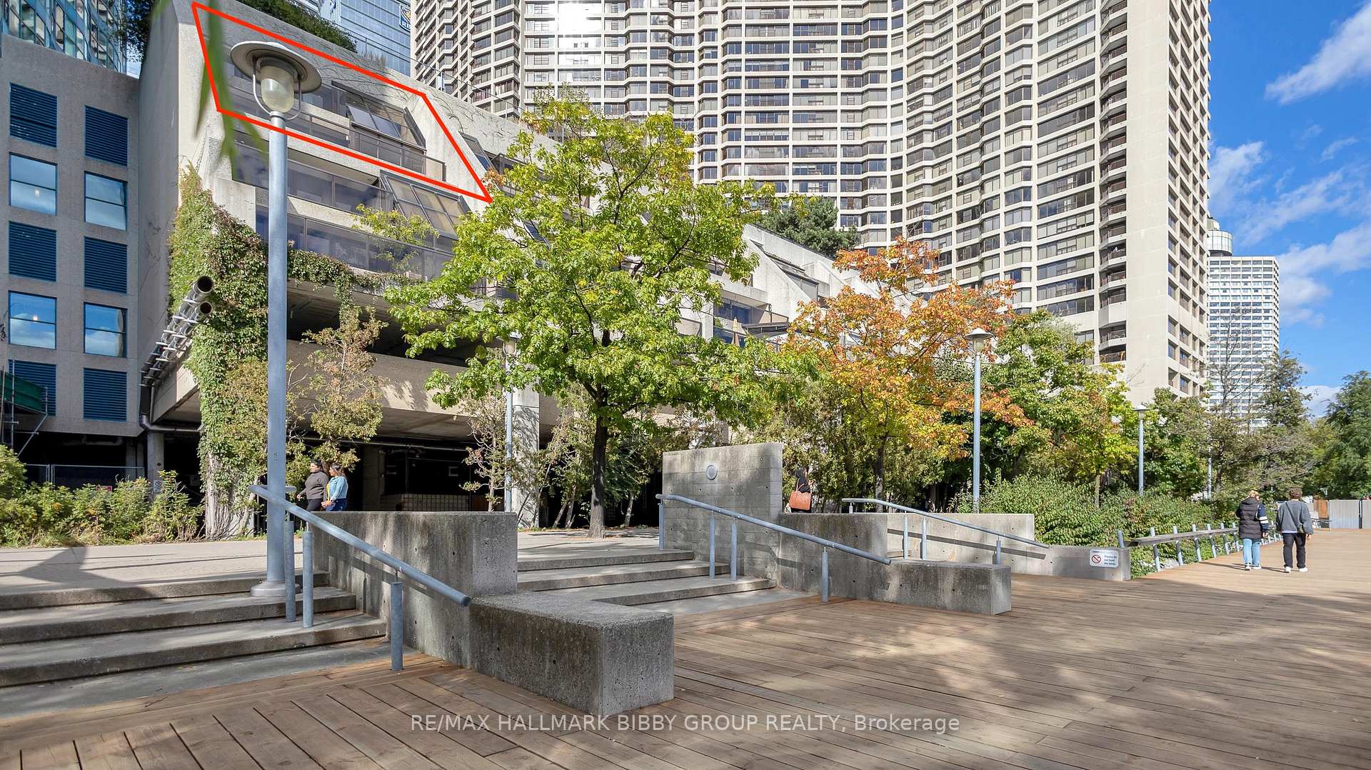 3 Bedrooms Condo at 99 Harbour, Toronto For sale