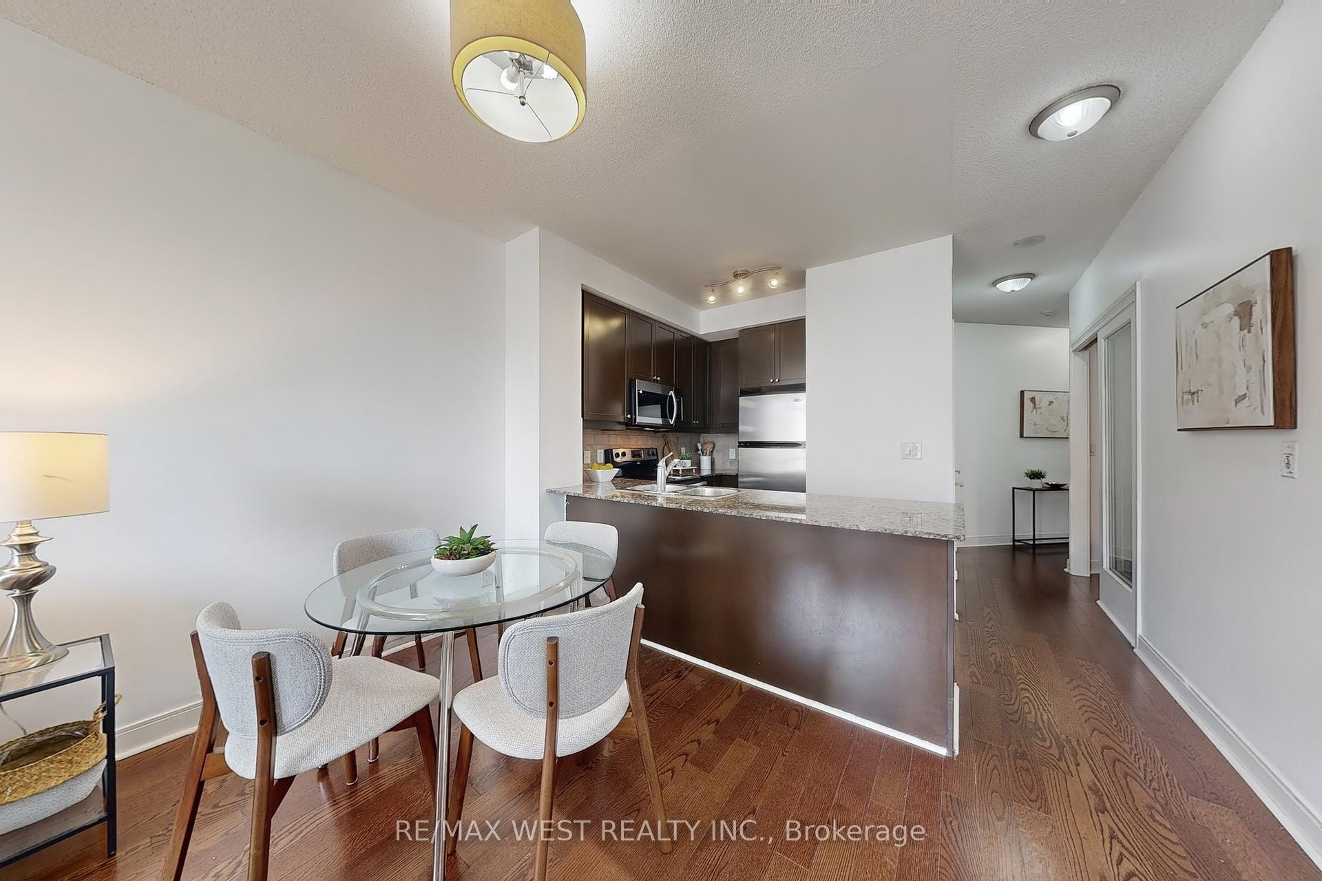 2 Bedrooms Condo at 80 Absolute, Mississauga For sale