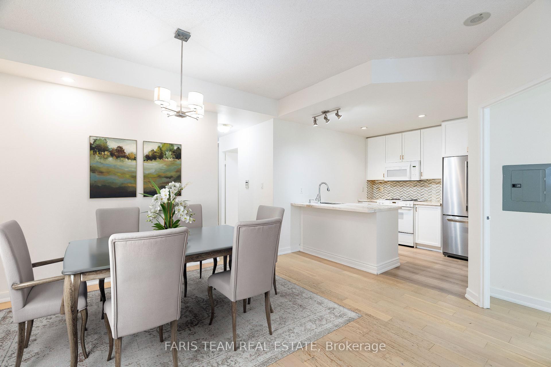 2 Bedrooms Condo at 88 Palace Pier,  Toronto For sale