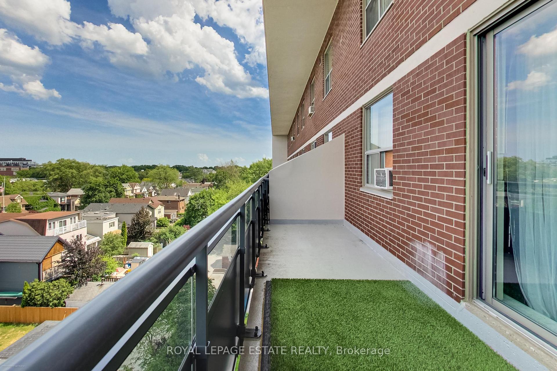 2 Bedrooms Condo at 1071 woodbine, Toronto For sale