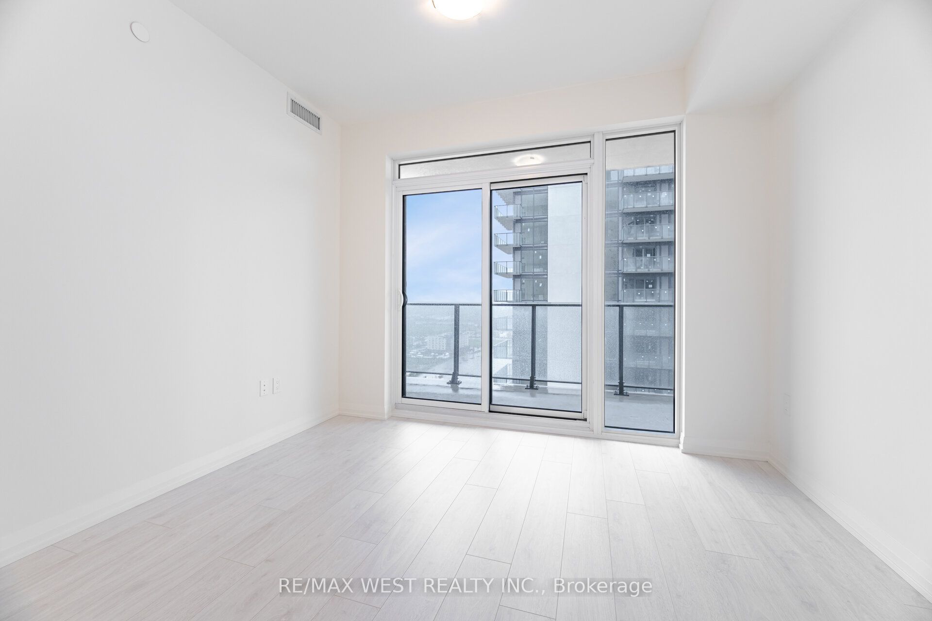 8960 Jane Street, #2201
