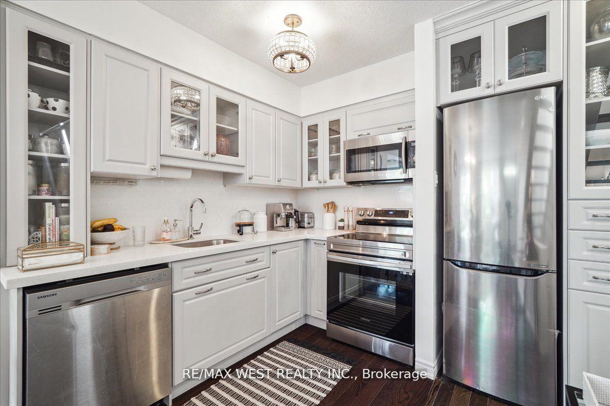 2 Bedrooms Condo at 69 Upper Canada,  Toronto For sale