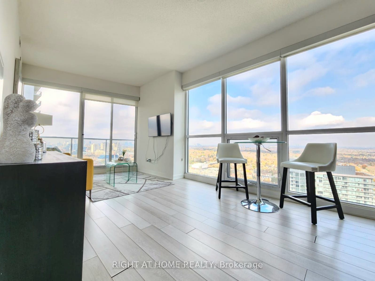 115 Mcmahon Drive, #2903