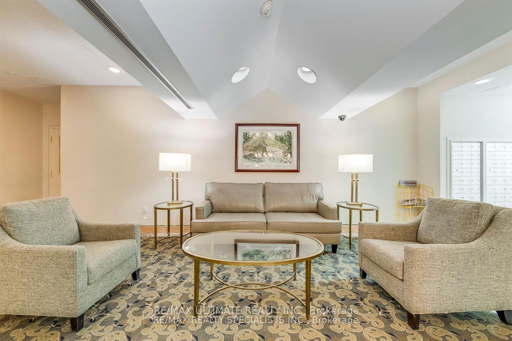 2 Bedrooms Condo at 2177 Burnhamthorpe, Mississauga For sale