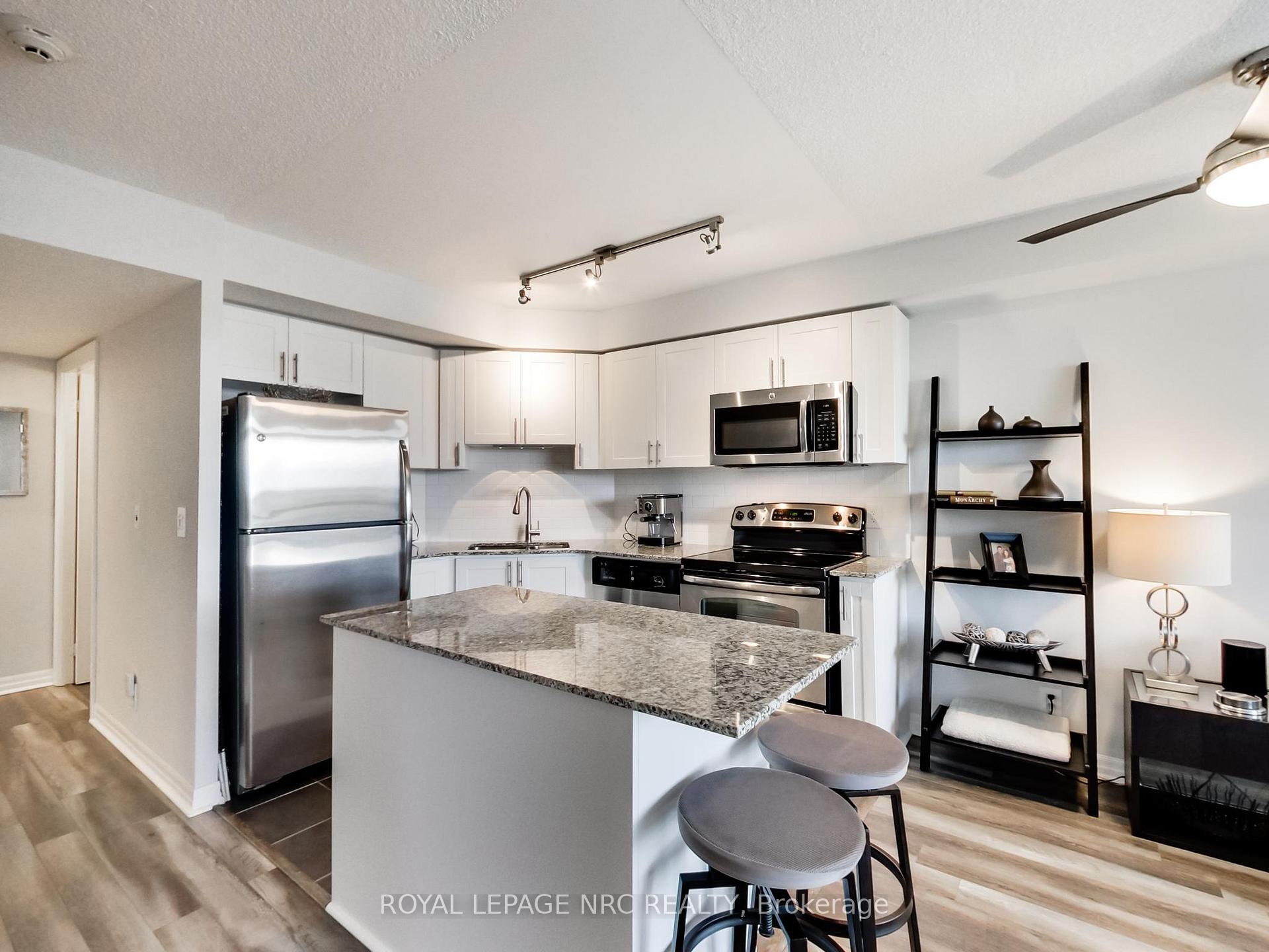 2 Bedrooms Co-op at 1940 Ironstone, Burlington For sale