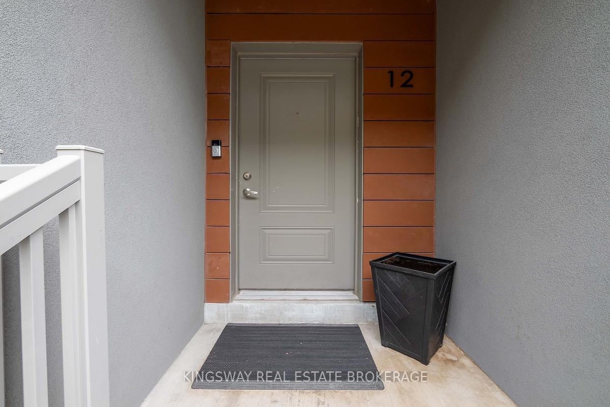 3 Bedrooms Condo at 70 Orchid Place,  Toronto For sale