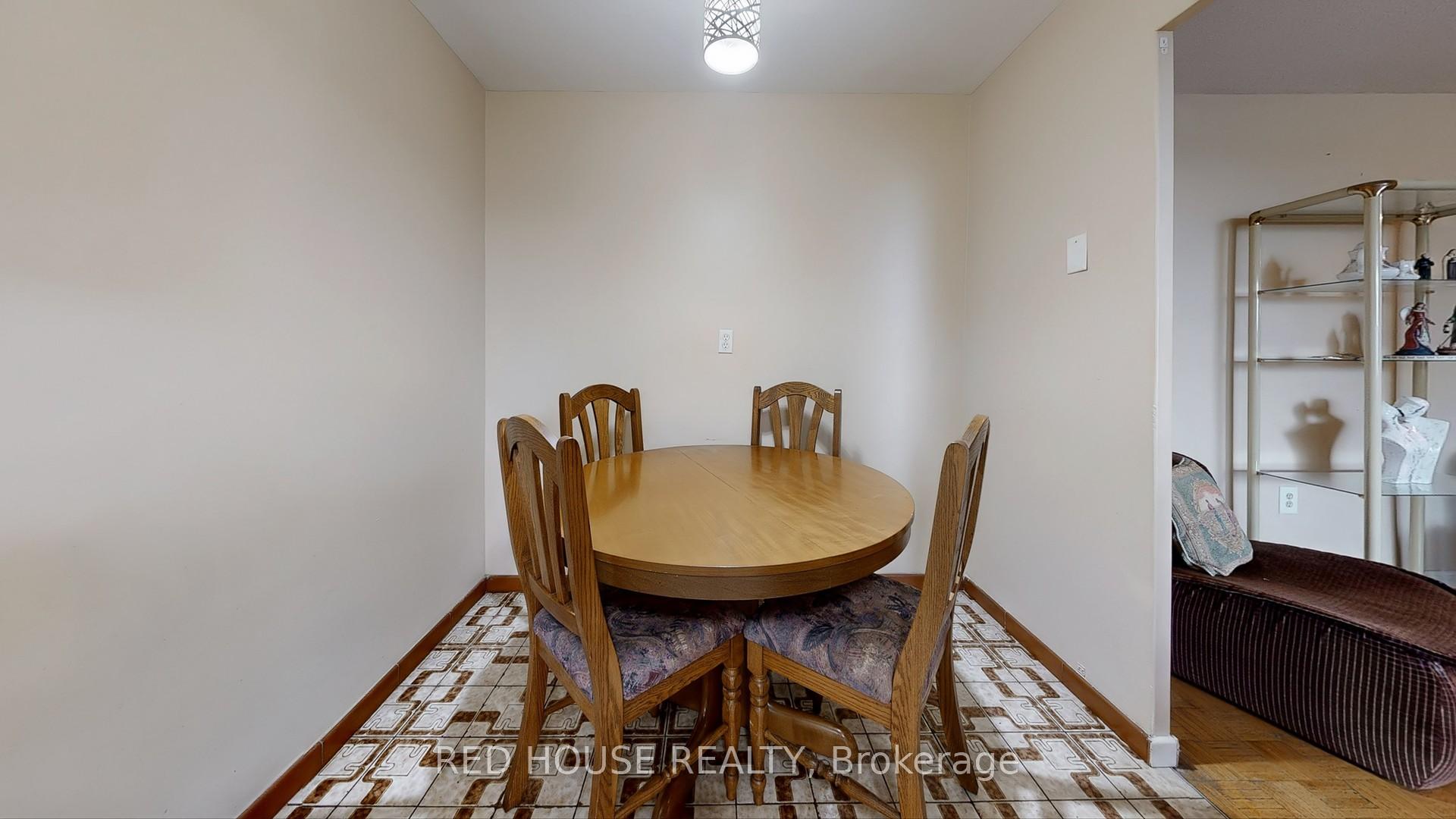 2 Bedrooms Condo at 5 Frith, Toronto For sale