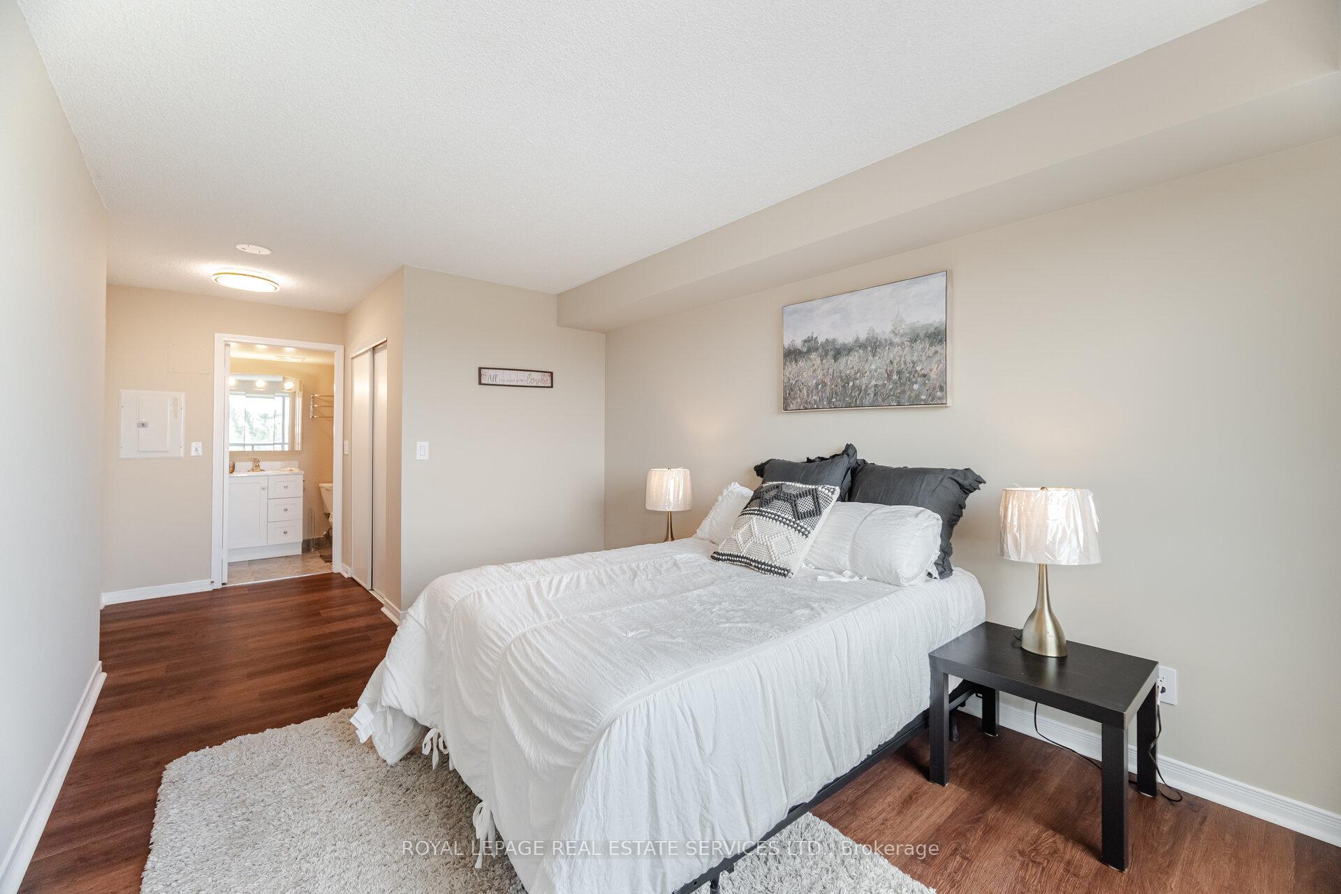 2 Bedrooms Condo at 2585 Erin Centre,  Mississauga For sale