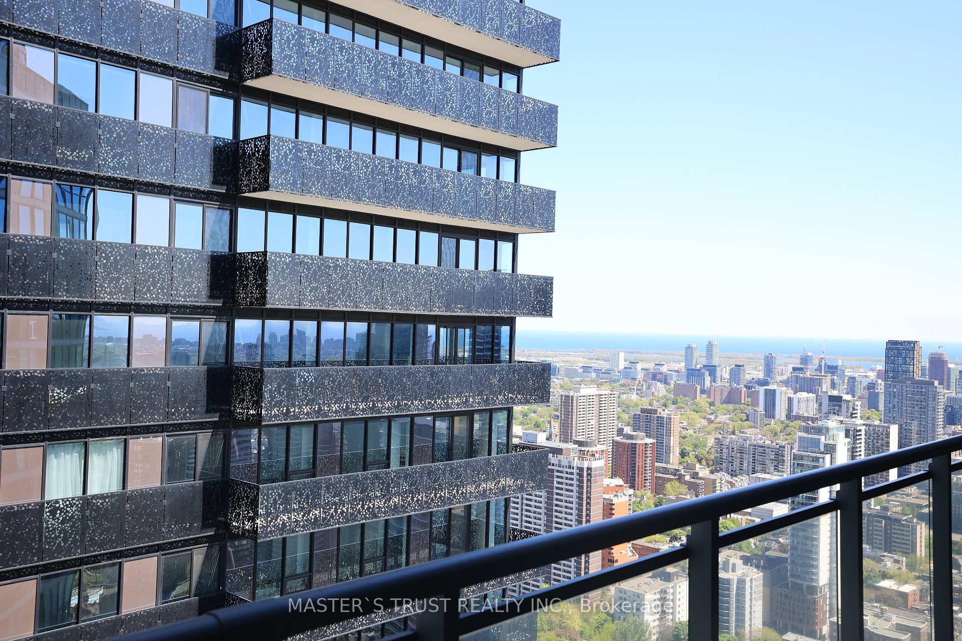 2 Bedrooms Condo at 45 Charles, Toronto For sale