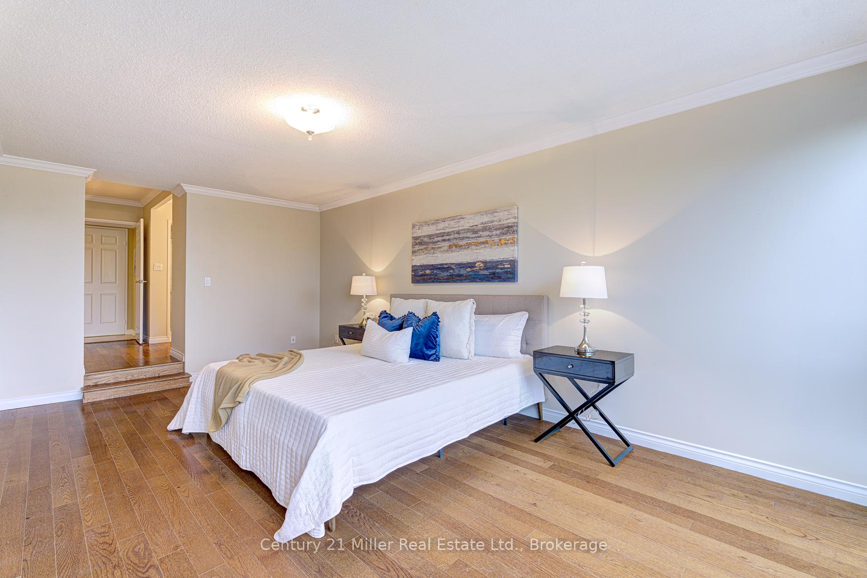 2 Bedrooms Condo at 2180 Marine, Oakville For sale
