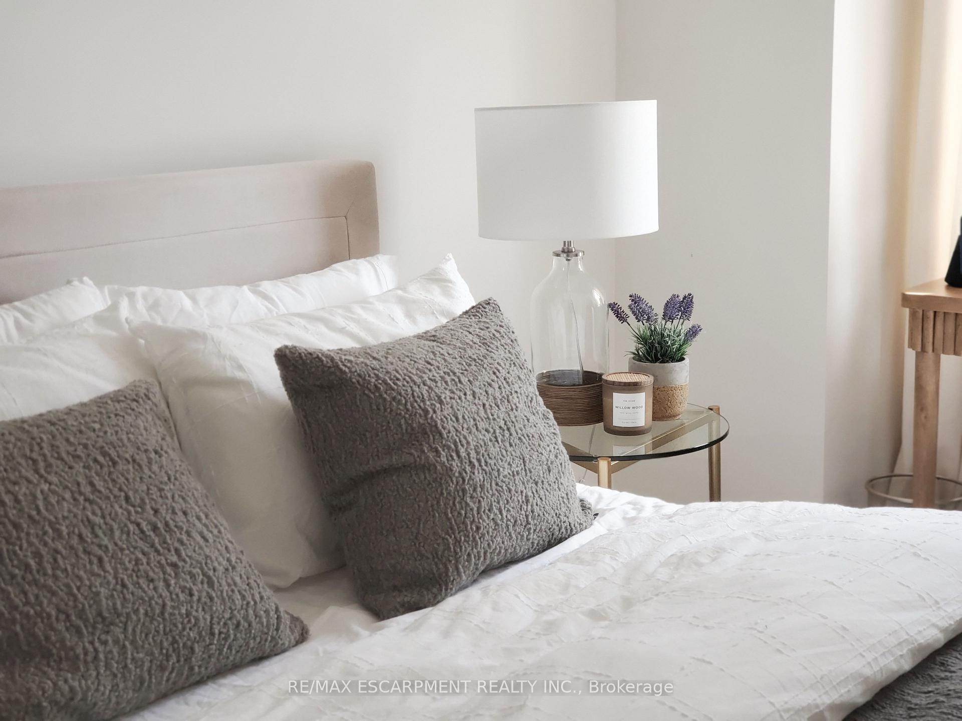 3 Bedrooms Condo at 305 Garner, Hamilton For sale