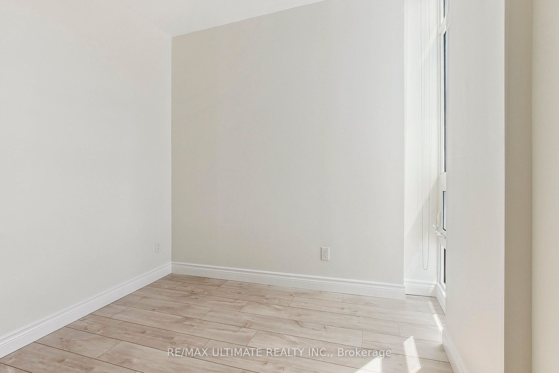 210 Simcoe Street, #611