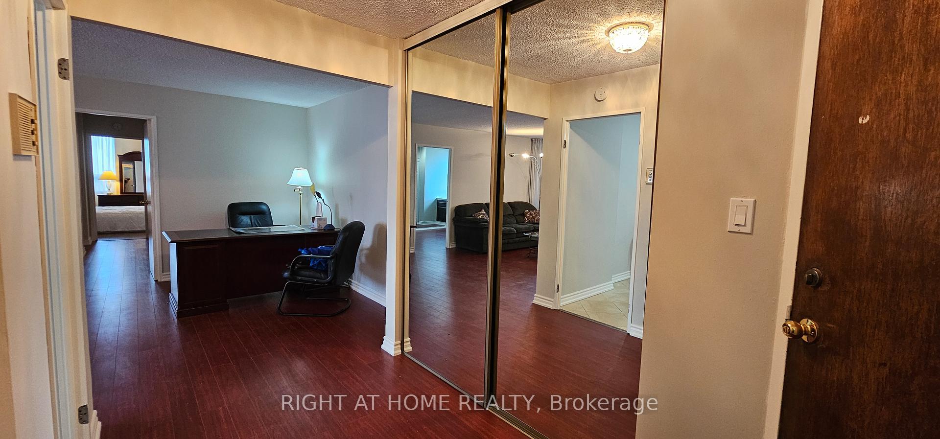 3 Bedrooms Condo at 75 Graydon Hall,  Toronto For sale