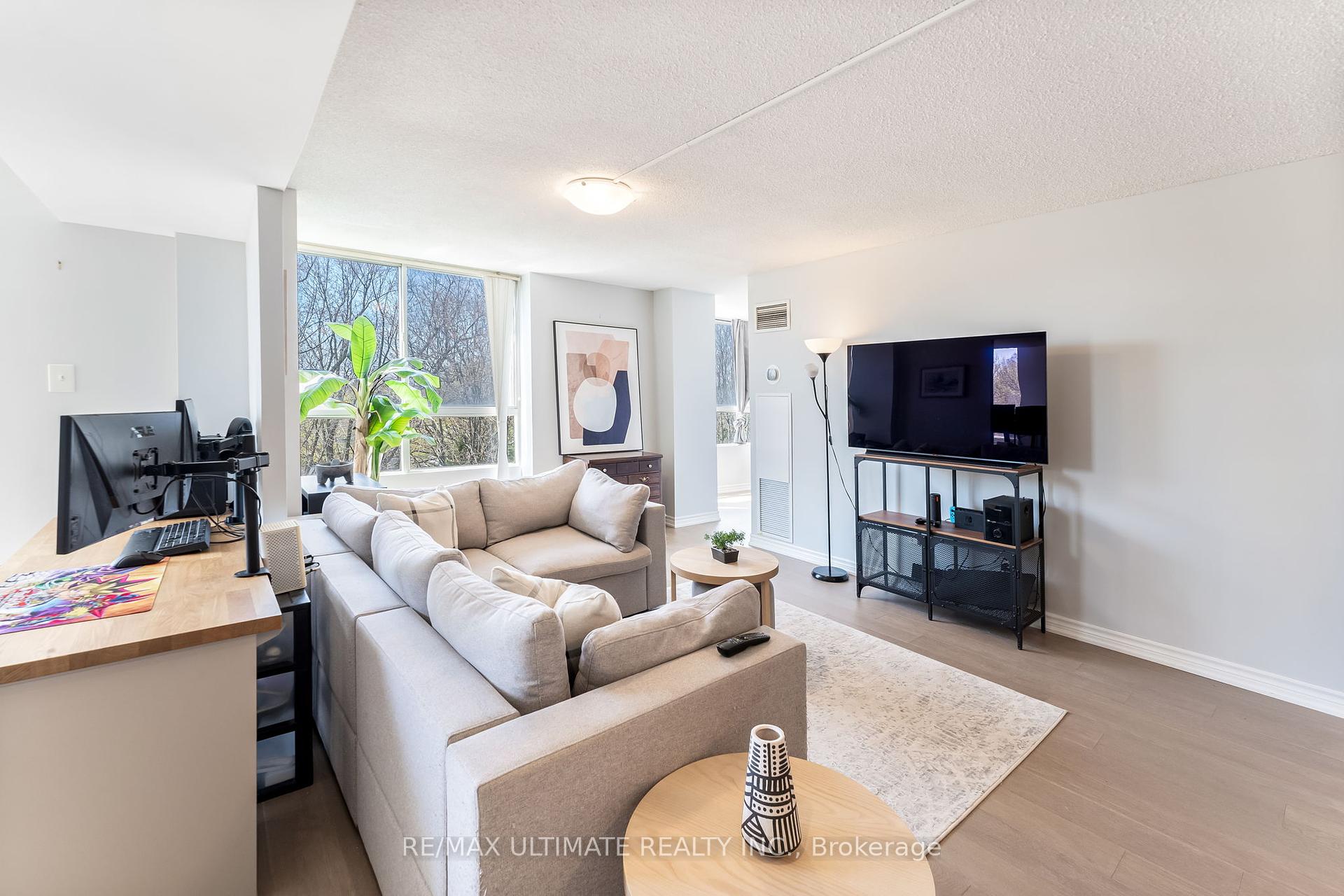 2 Bedrooms Condo at 1485 Lakeshore,  Mississauga For sale