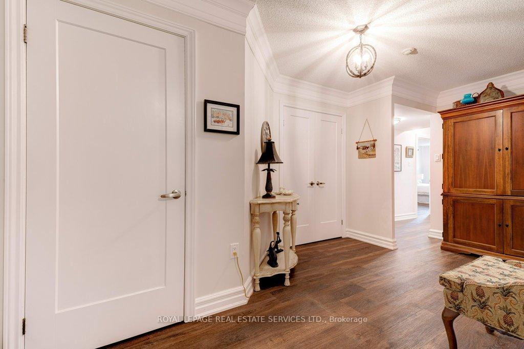 2 Bedrooms Condo at 221 Robinson,  Oakville For sale