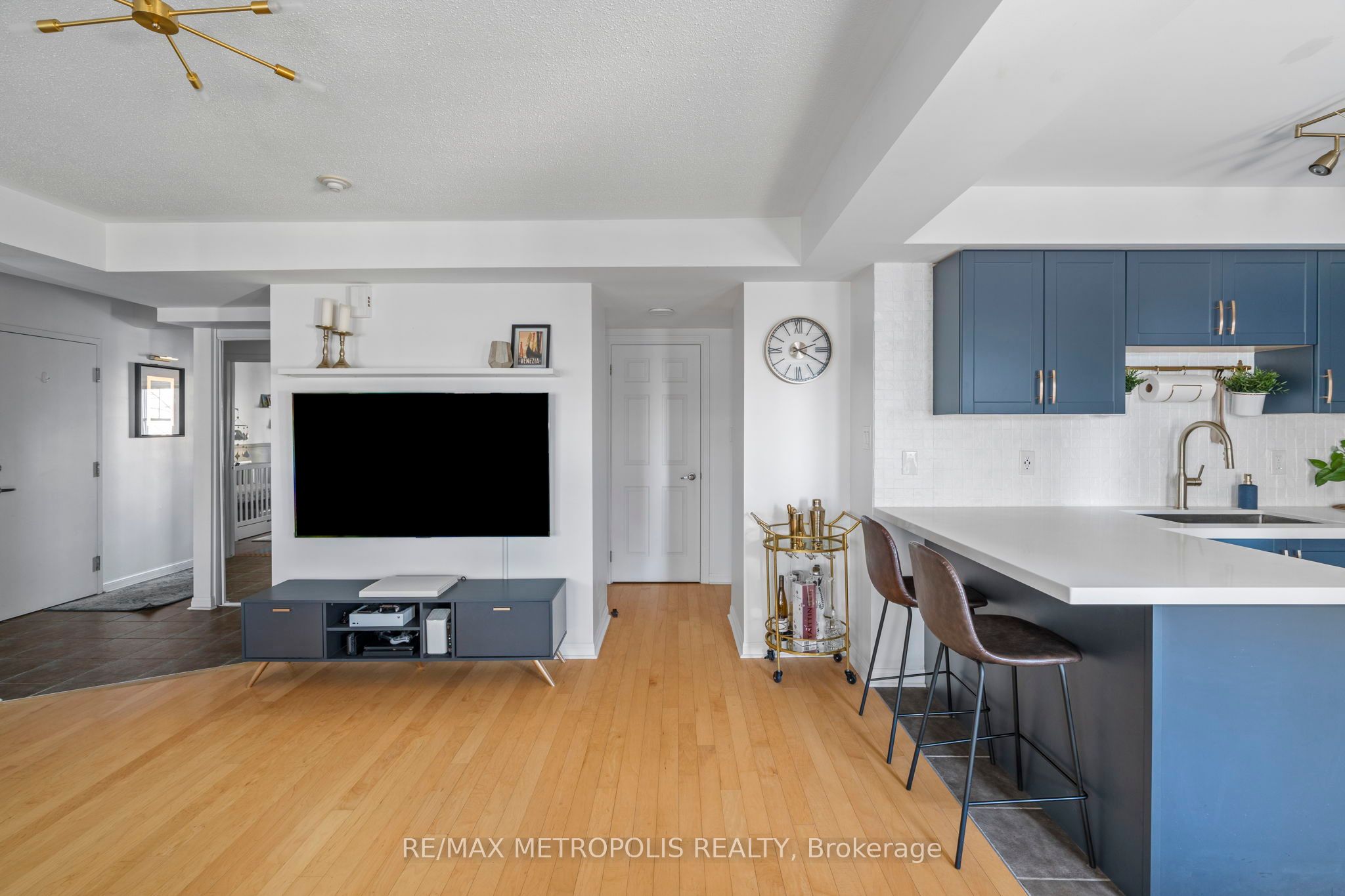 734 Neighbourhood Circle, #4
