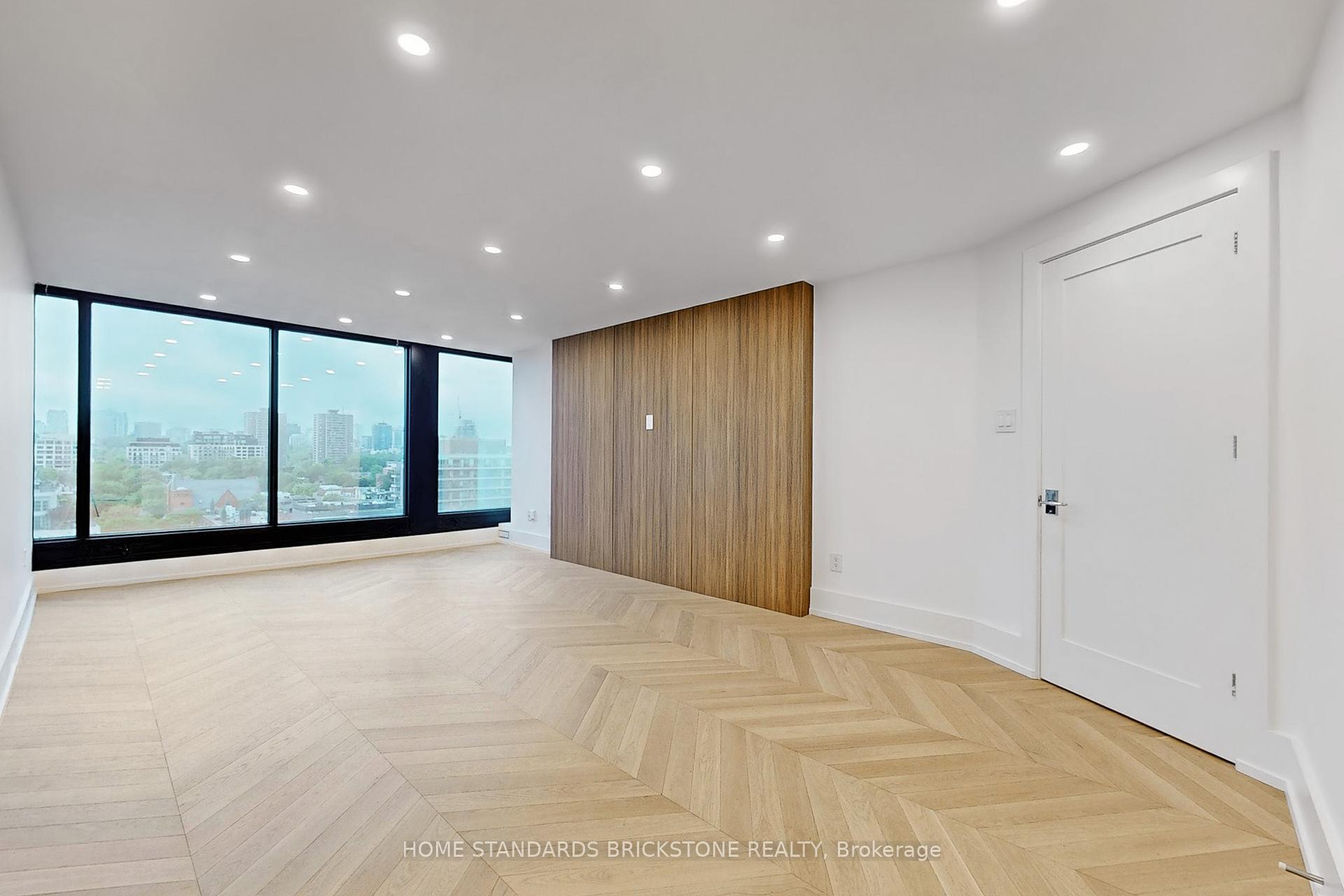2 Bedrooms Condo at 110 Bloor, Toronto For sale