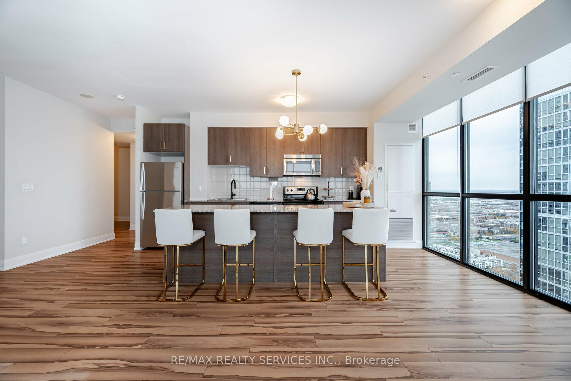 3 Bedrooms Condo at 2900 Highway 7, Vaughan For sale